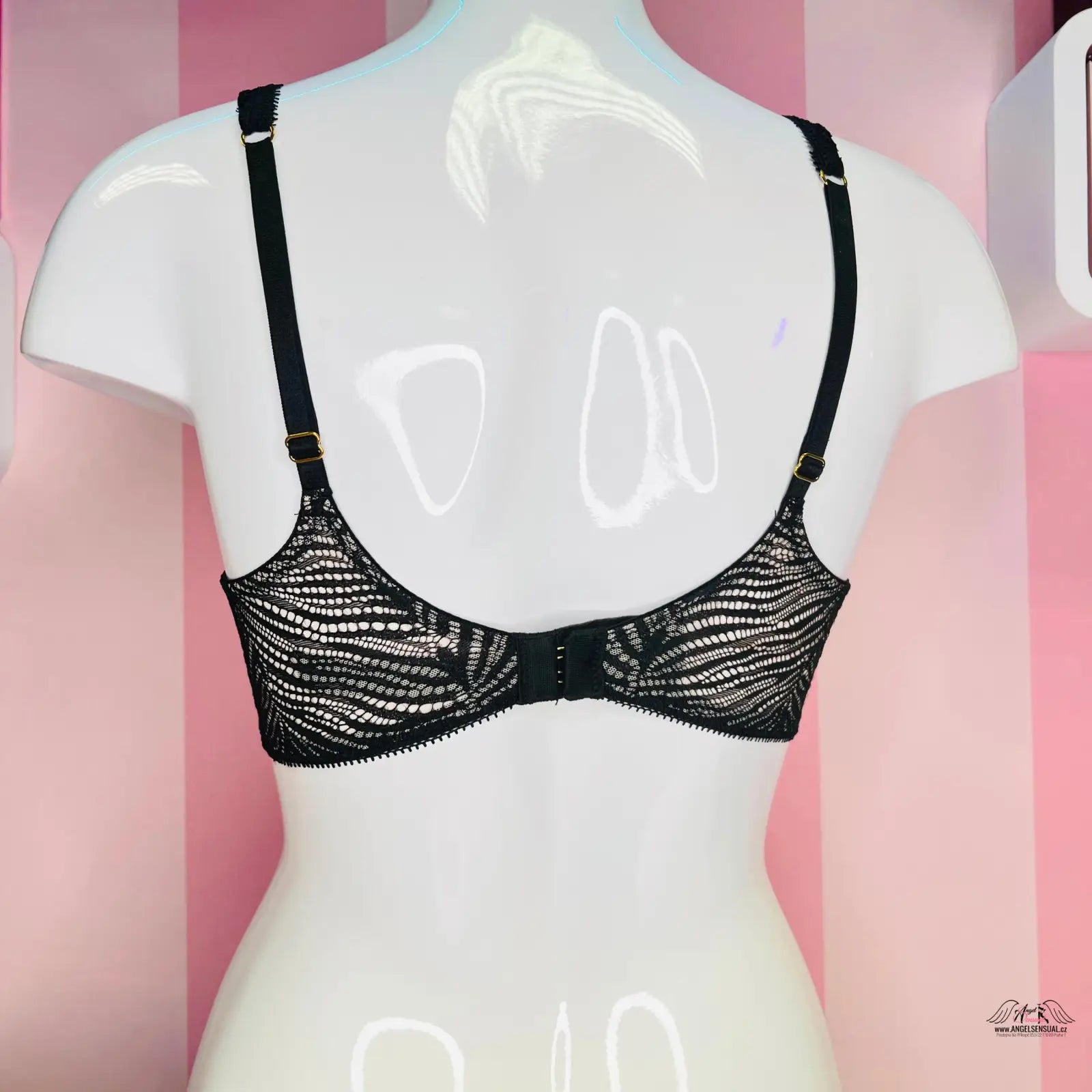 Mannequin s Victoria’s Secret Podprsenka Průsvitná s Vystužením, krásně podepřené poprsí