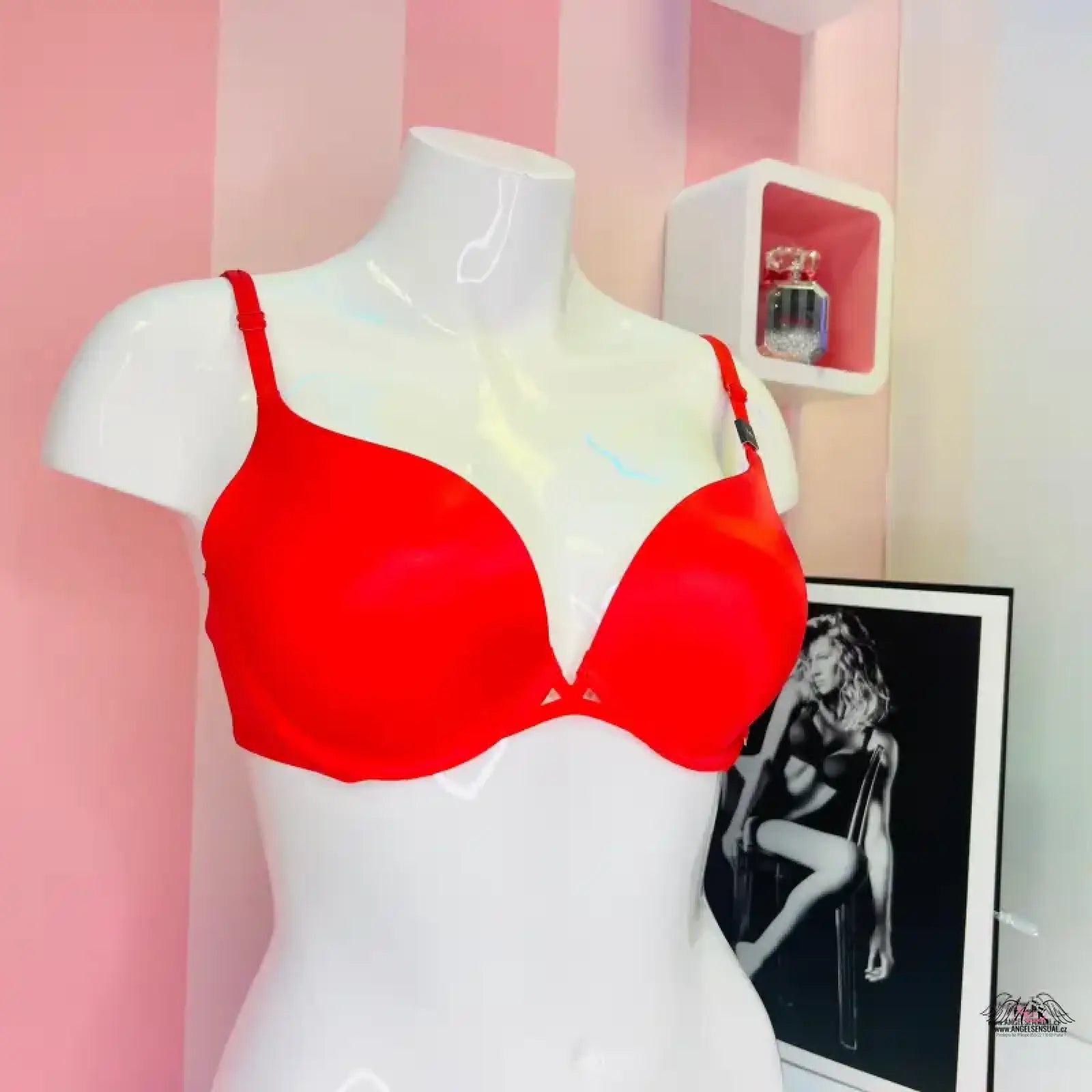 Vibrantní červená push-up podprsenka Victoria’s Secret s maximálním pohodlím