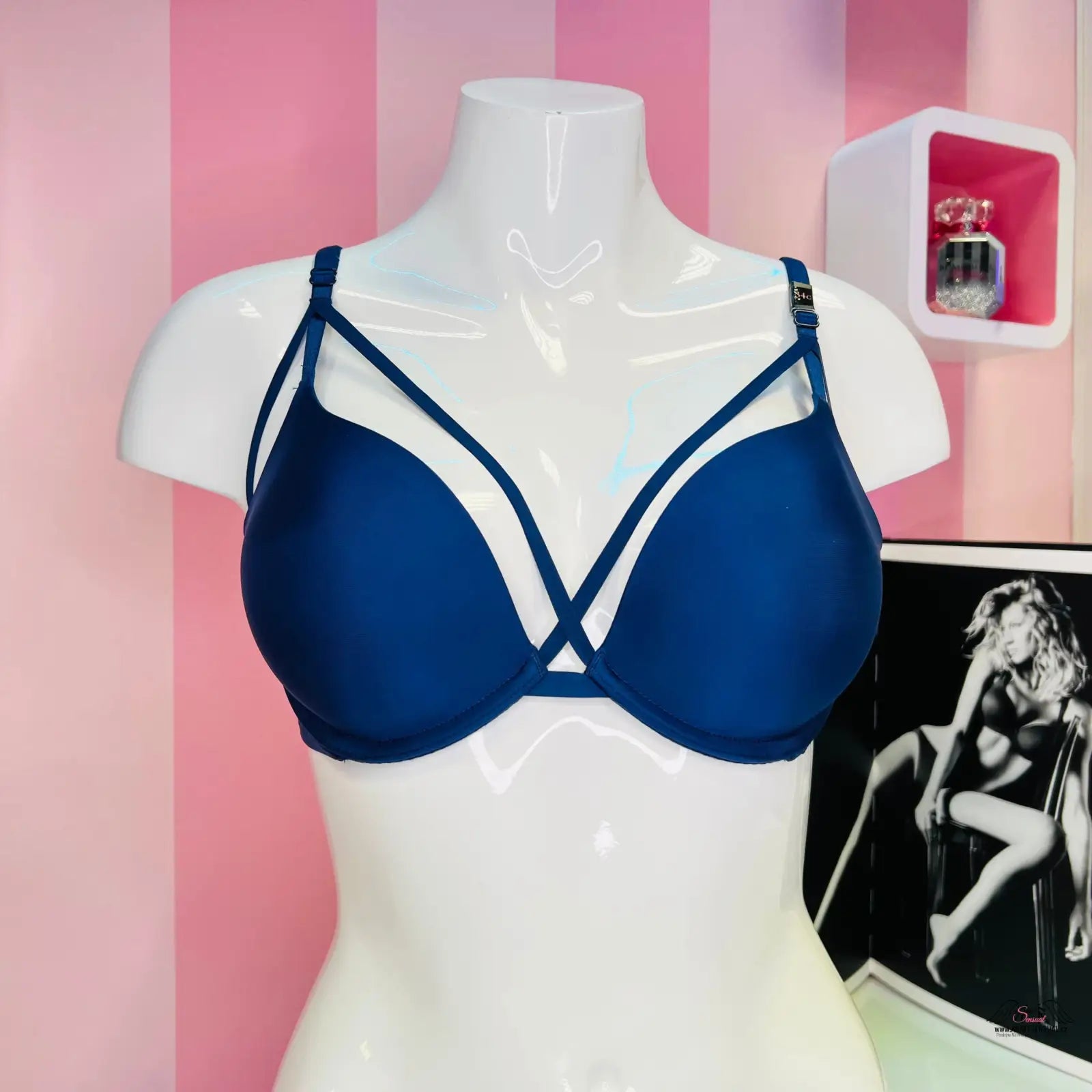 Elegantní podprsenka Victoria’s Secret s ozdobnými šňůrkama a nastavitelnými ramínky