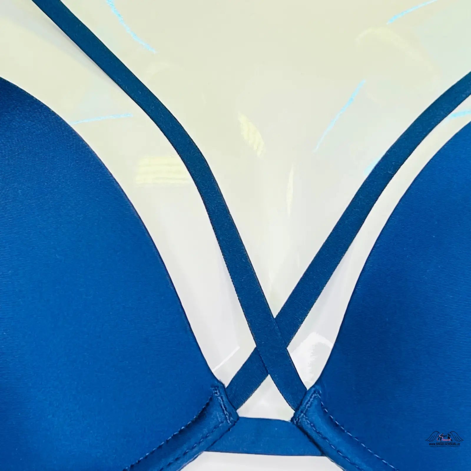Elegantní podprsenka Victoria’s Secret s ozdobnýma šňůrkama a nastavitelnými ramínky