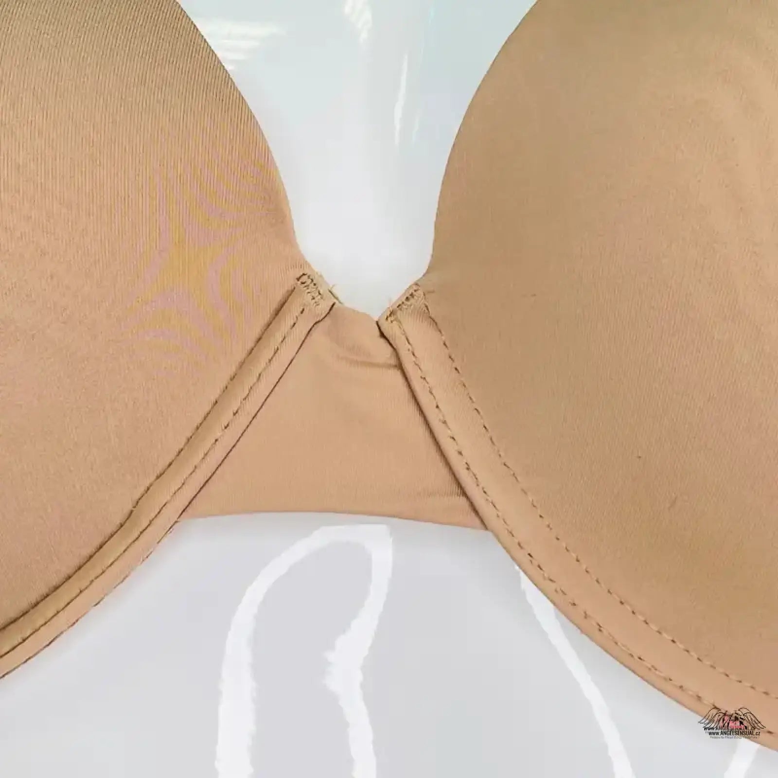 Měkká podprsenka Victoria’s Secret s viditelným švem, ideální pro pohodlné nošení