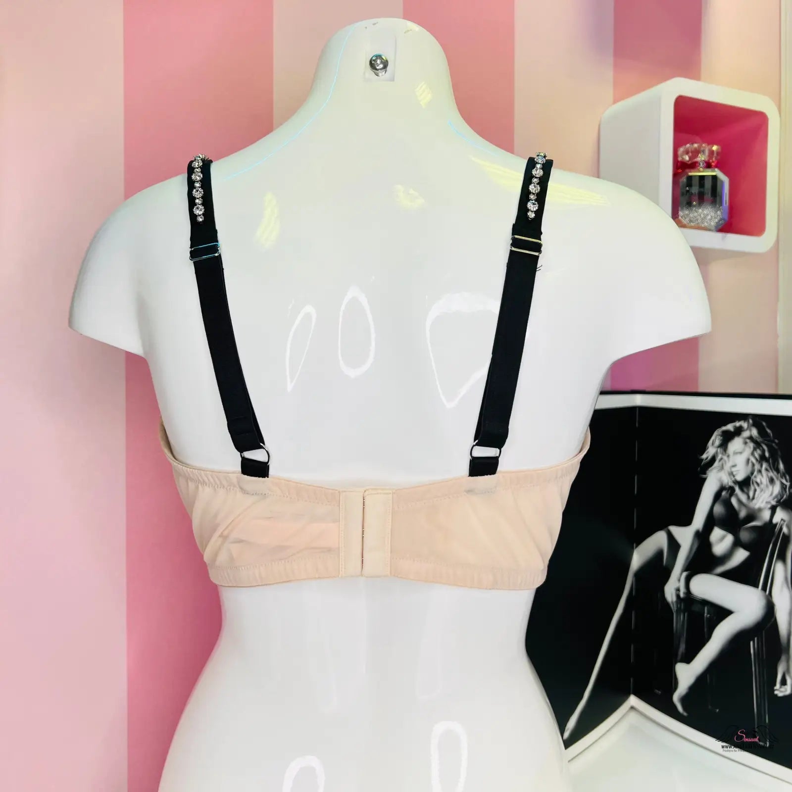 Krémová podprsenka Victoria’s Secret s výraznou mašlí uprostřed a síťkou