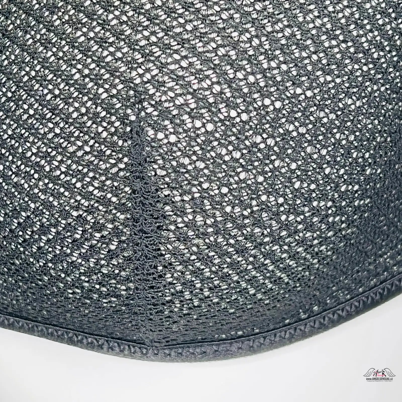 Černá plastová taška s držadlem pro svůdná podprsenka Victoria’s Secret v vaší sbírce spodního prádla