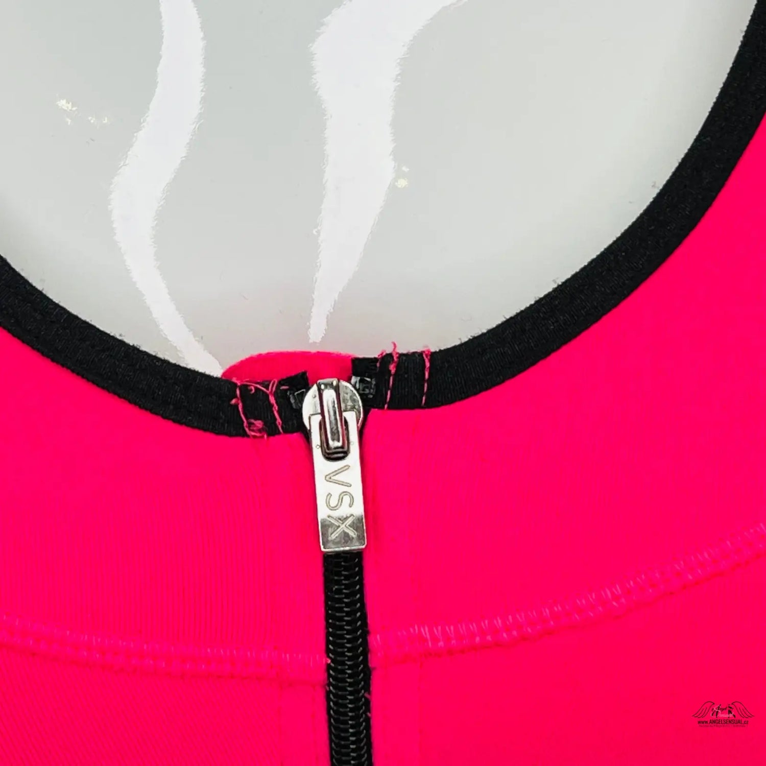 Sportovní podprsenka Agent Provocateur růžová s nastavitelnými ramínky a zipem