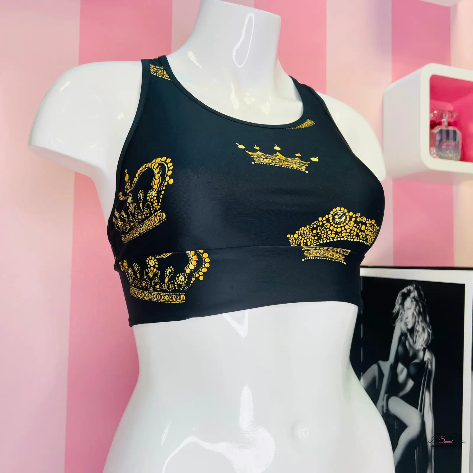 Black sportovní podprsenka Victoria’s Secret s okouzlujícími zlatými korunkami