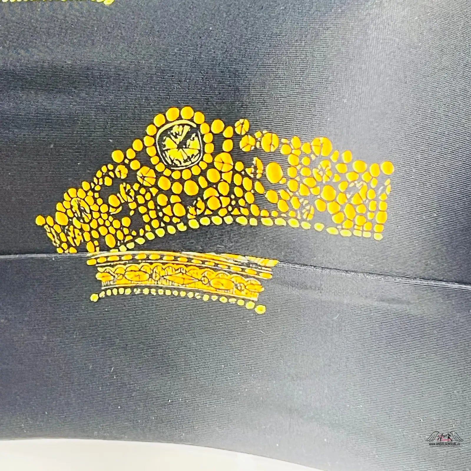 Žlutá puntíkovaná korunka s kruhovými vzory na agent provocateur sportovní podprsence