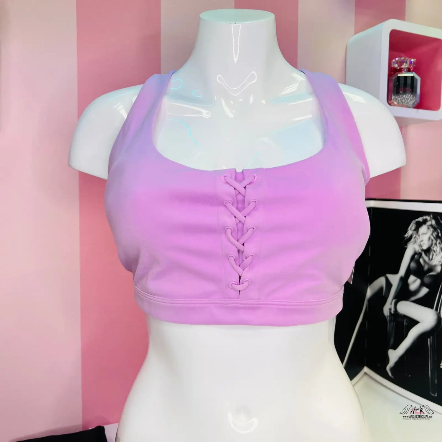 Lavender sportovní podprsenka Victoria’s Secret s vykrojenými zády a šněrováním