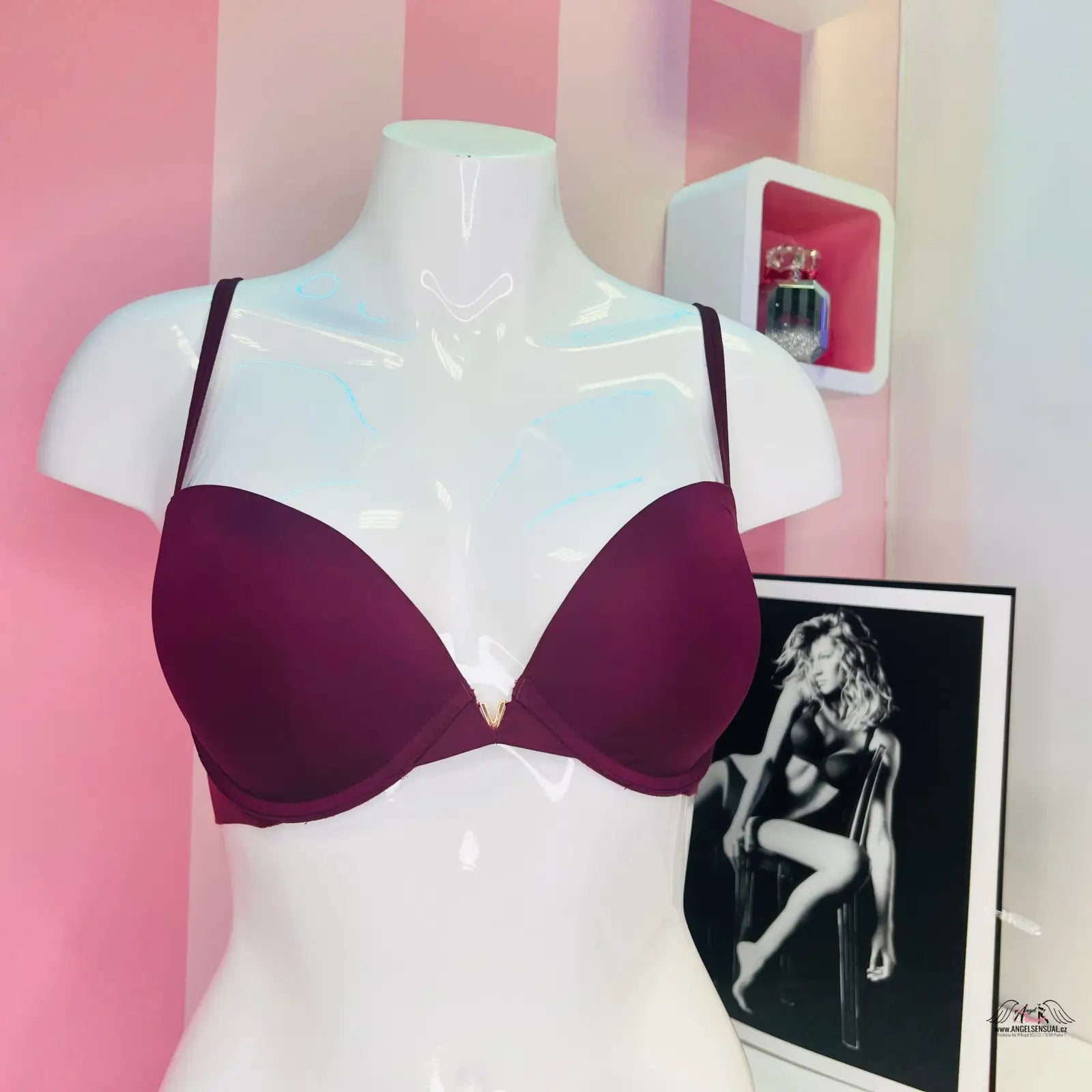 Burgundy push-up bra s dvojitými nastavitelnými ramínky od značky Agent Provocateur, elegantní podprsenka