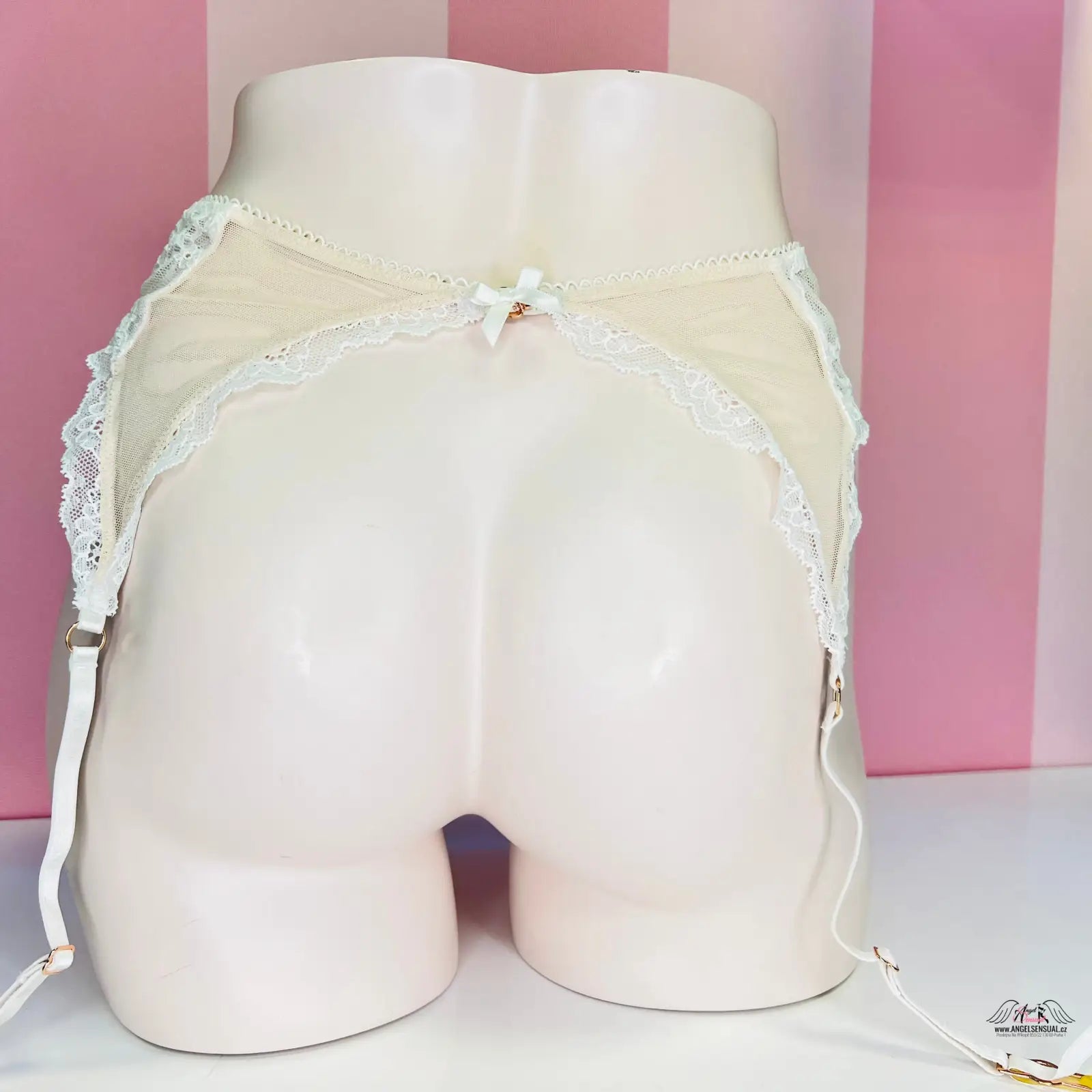 Luxusní podvazkový pás s krajkovým detailem na bílém manekýnovi, Bride Svatební