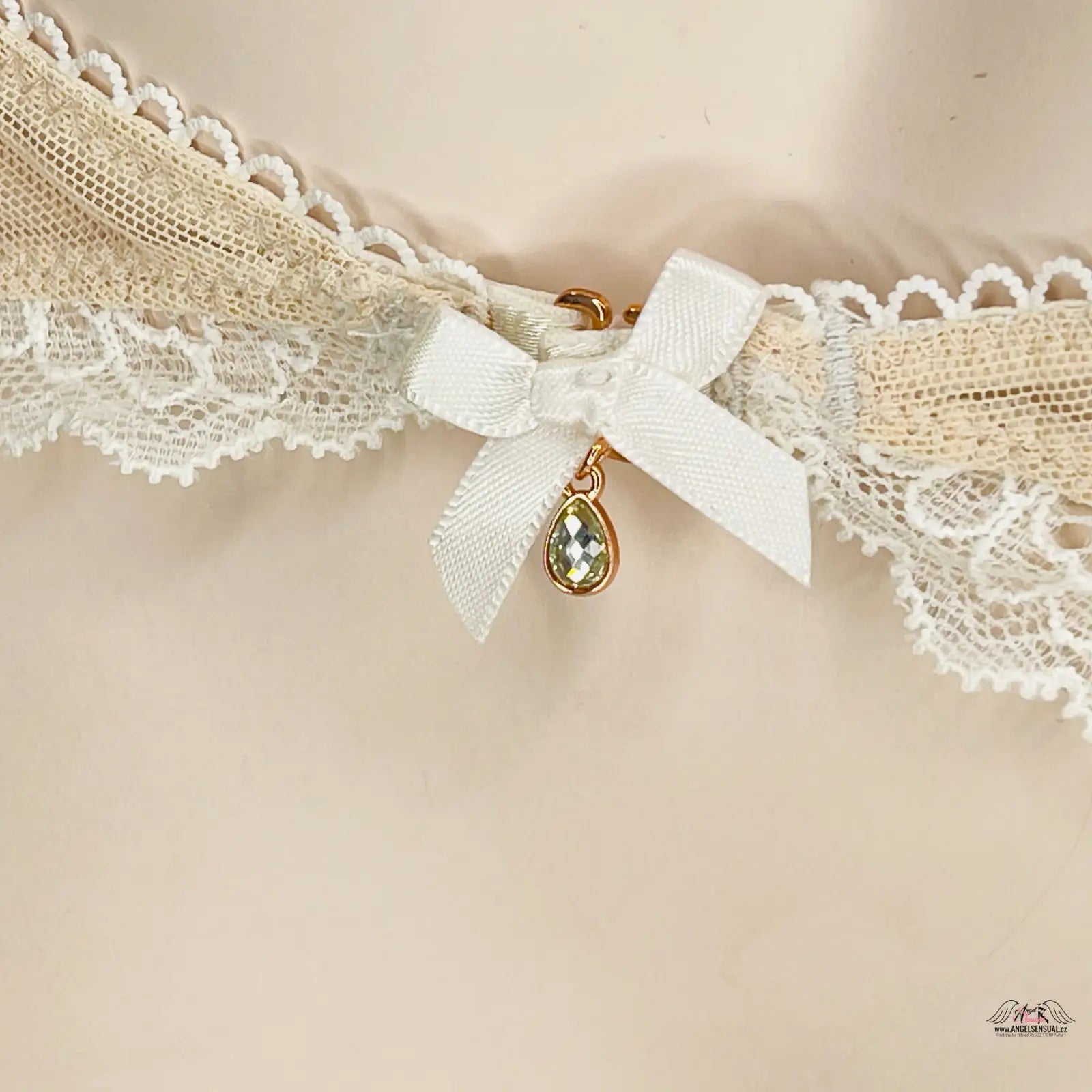 Luxusní podvazkový pás Victoria’s Secret Bride s krajkou, mašlí a krystalovým přívěskem