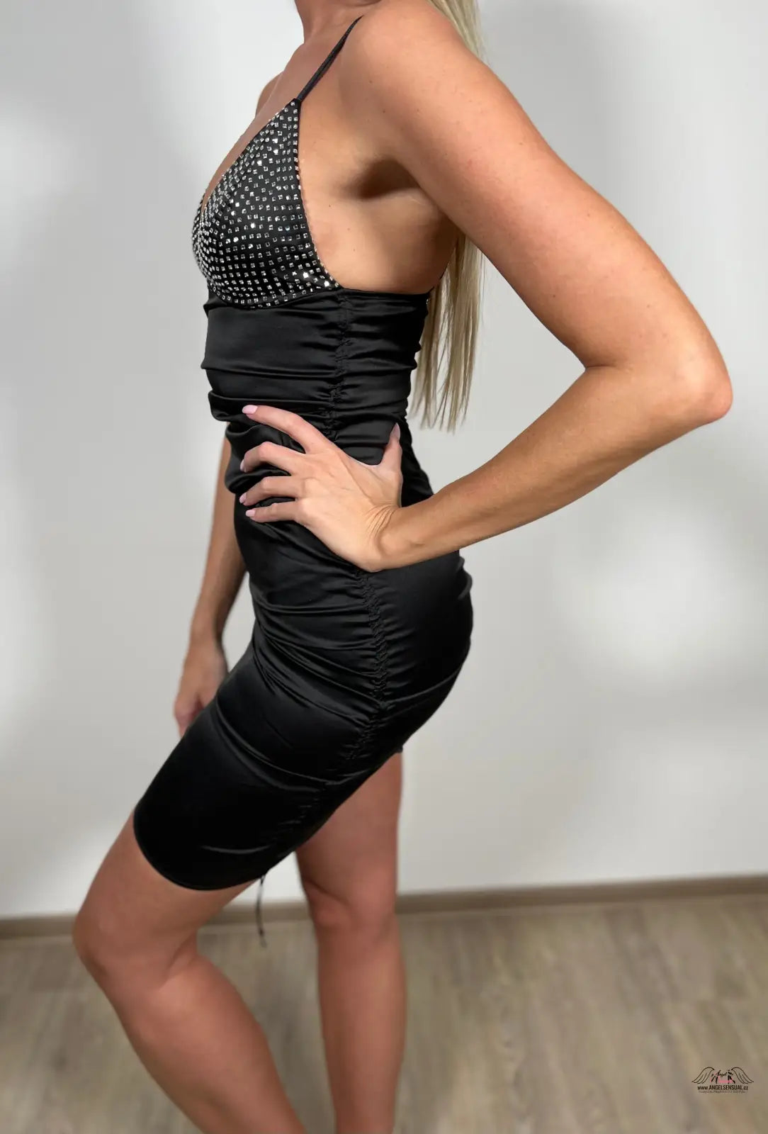Victoria’s Secret Love for Lemons saténové šaty s černým ruchem a rhinestone halter