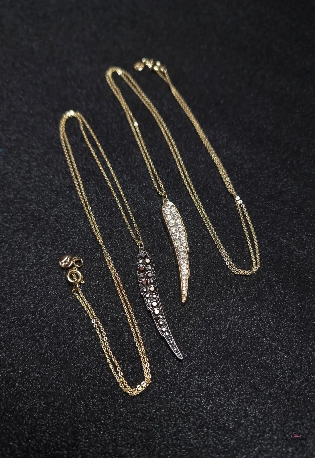 Goldové náhrdelníky s jeleňovými přívěsky, lze nosit současně, Victoria’s Secret set dvou náhrdelníků