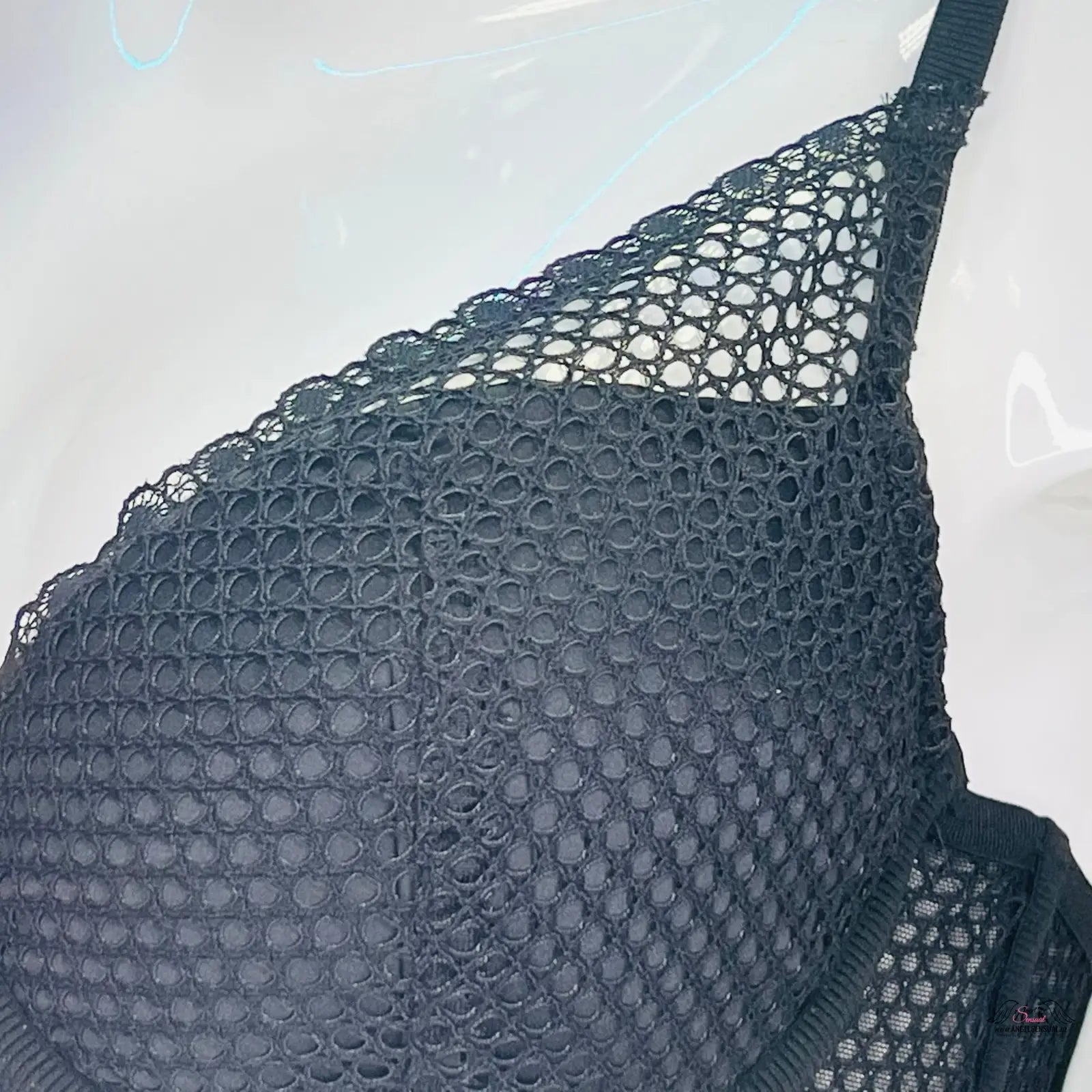 Černá síťovaná podprsenka Victoria’s Secret s hlubokým výstřihem, apparel & accessories
