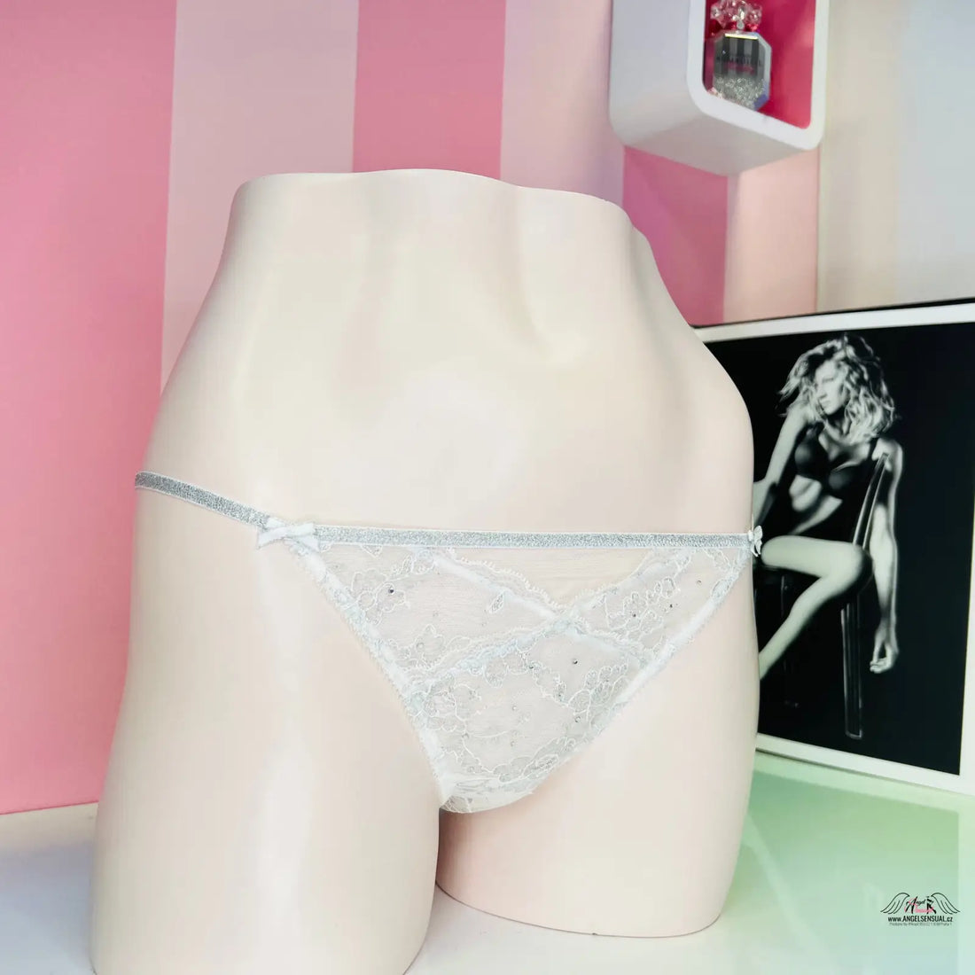 Bílá krajková tanga Victoria’s Secret Síťované Kalhotky Více Barev s třpytivým designem pro fashion show elegance