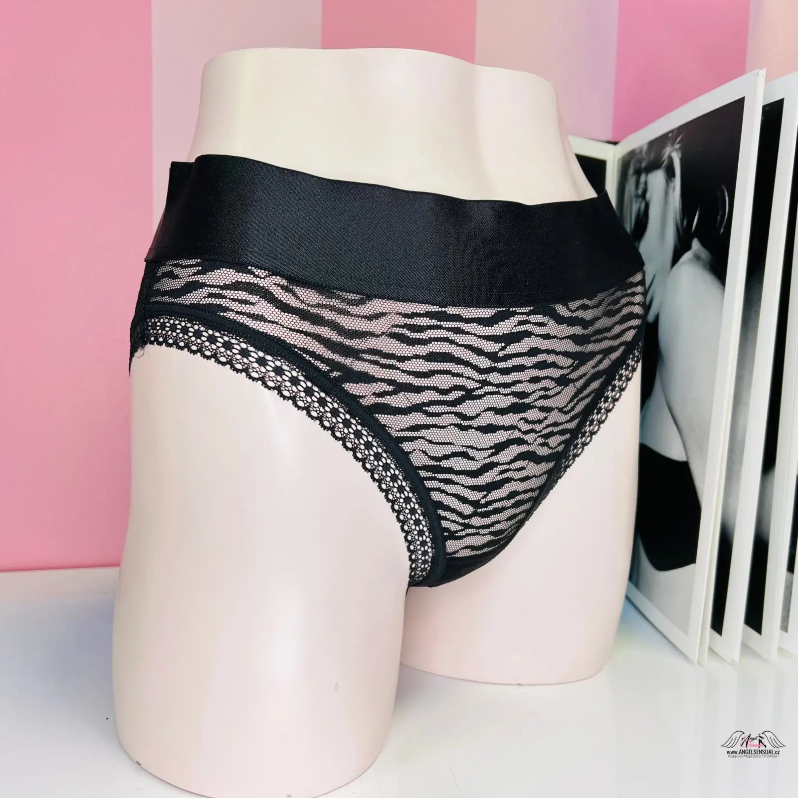 Síťované kalhotky Victoria’s Secret s krajkovým lemem a vysokým pasem, černobílé