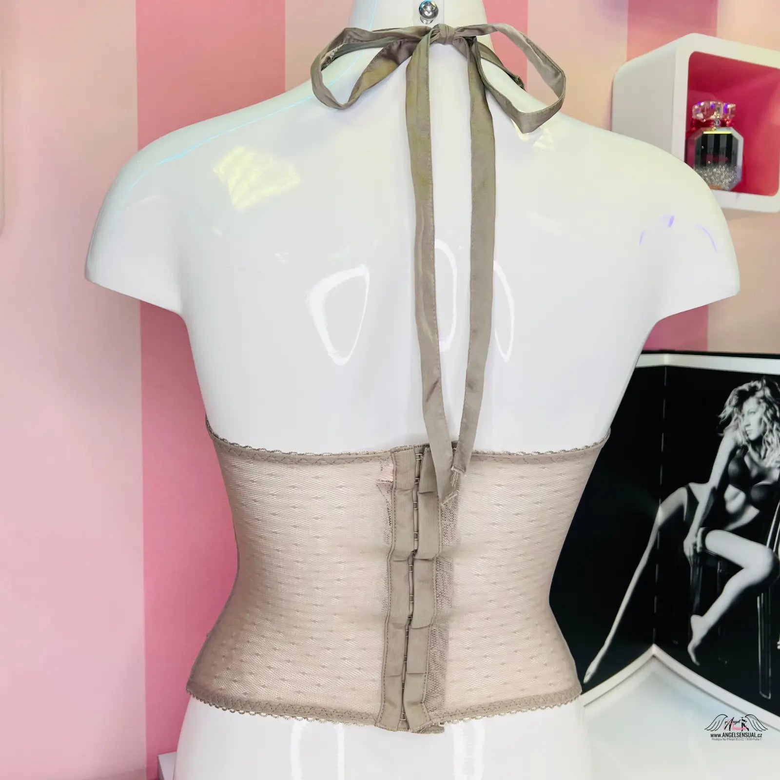 Manne s mašlí na svůdný růžový agent provocateur korzet Victoria’s Secret Více Barev