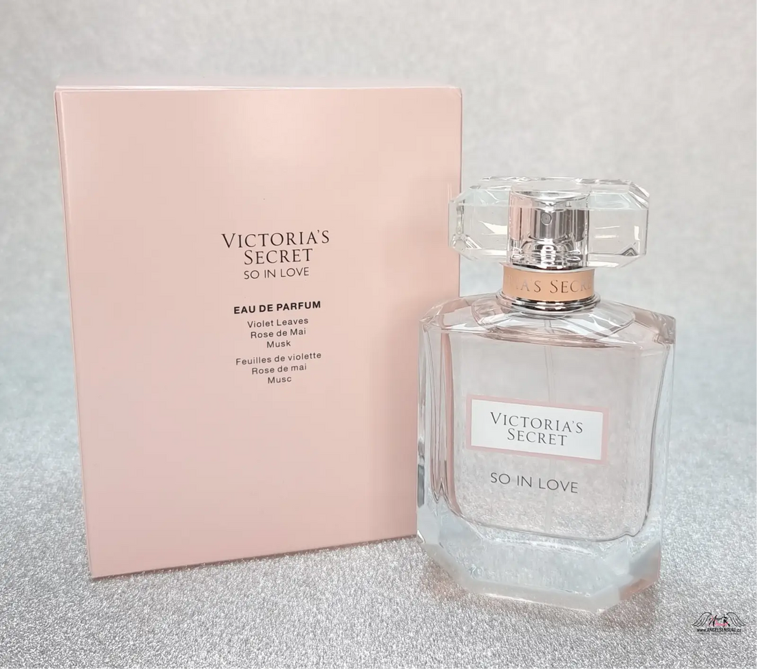 Victoria’s Secret So in Love parfémová láhev a krabice s ikonickou vůní love