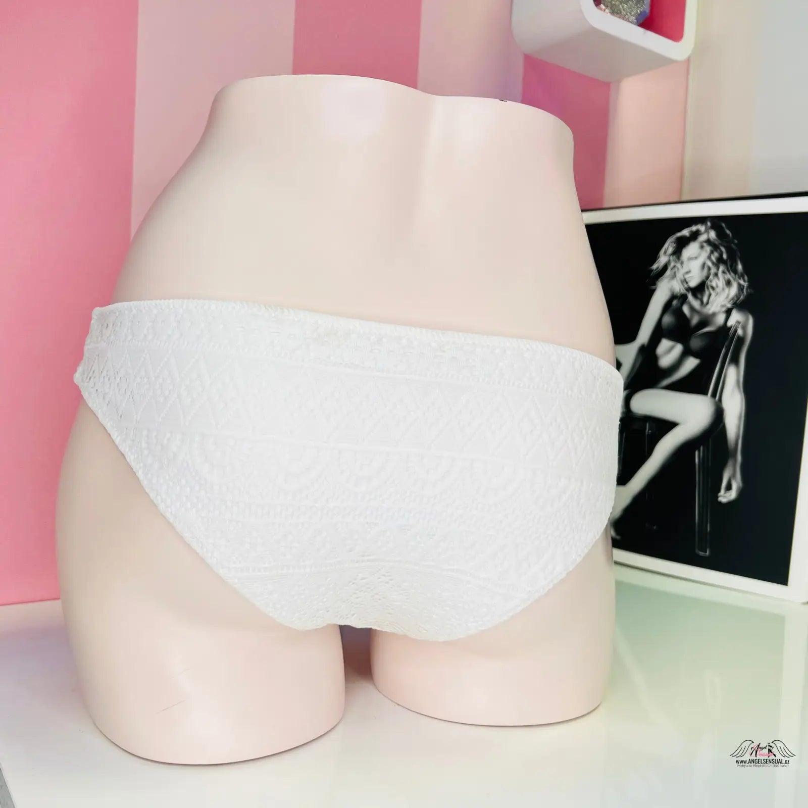 White textured krajkový spodní díl plavek s překříženými pásky, luxusní krajkový spodní díl