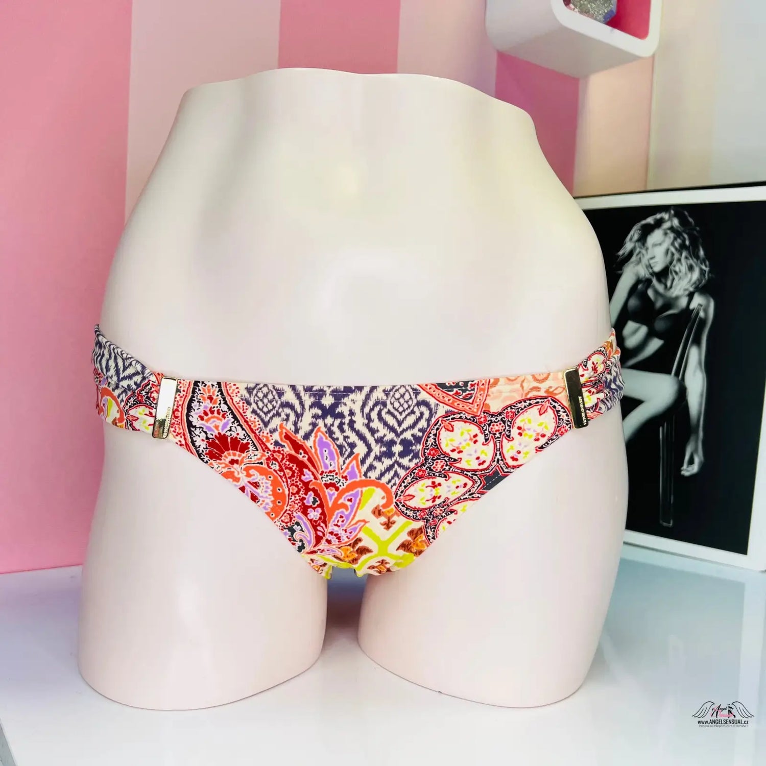 Paisley vzorované luxusní spodní díl plavek se zlatými detaily pro každou ženu