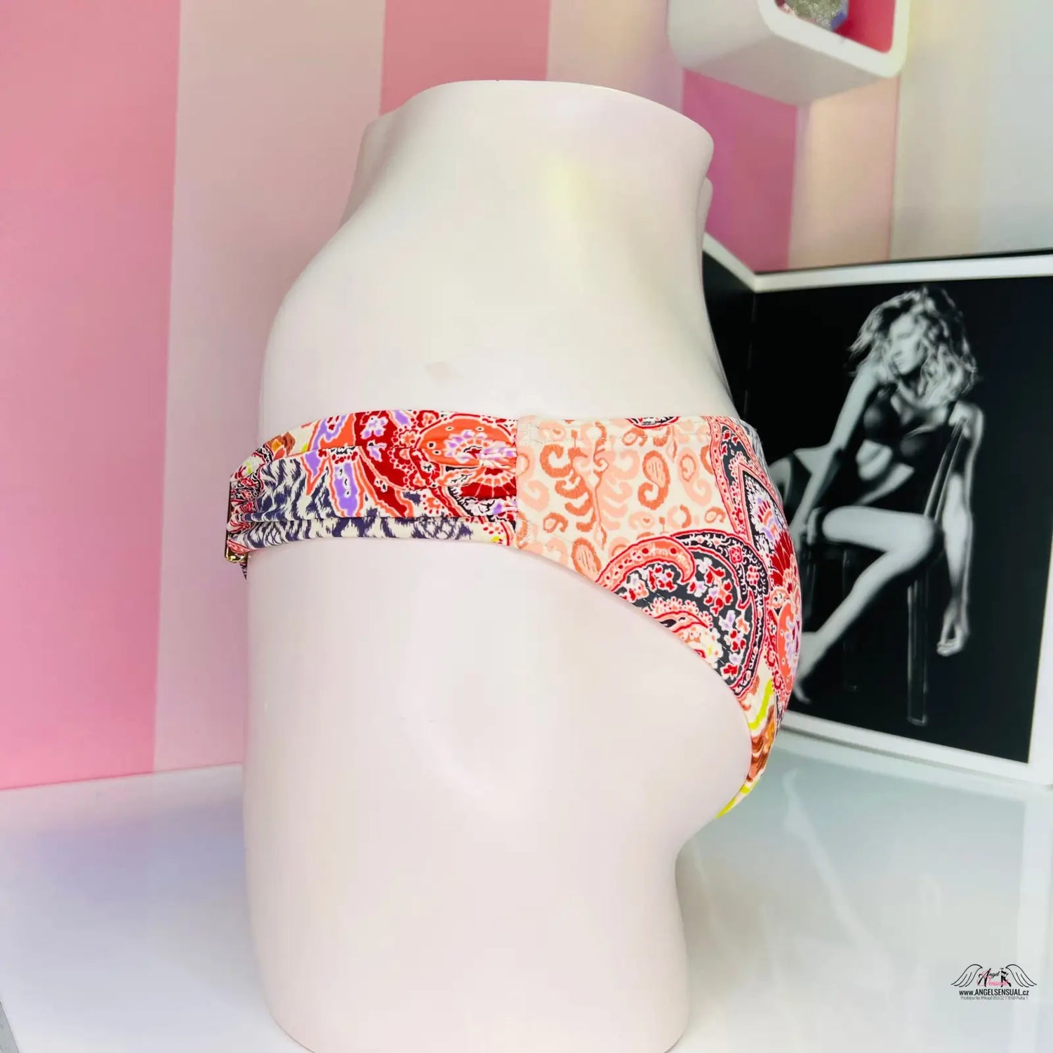 Patterned bikini bottoms z kolekce Victoria’s Secret Spodní Díl Plavek Bohoo, luxusní spodní díl pro každou ženu