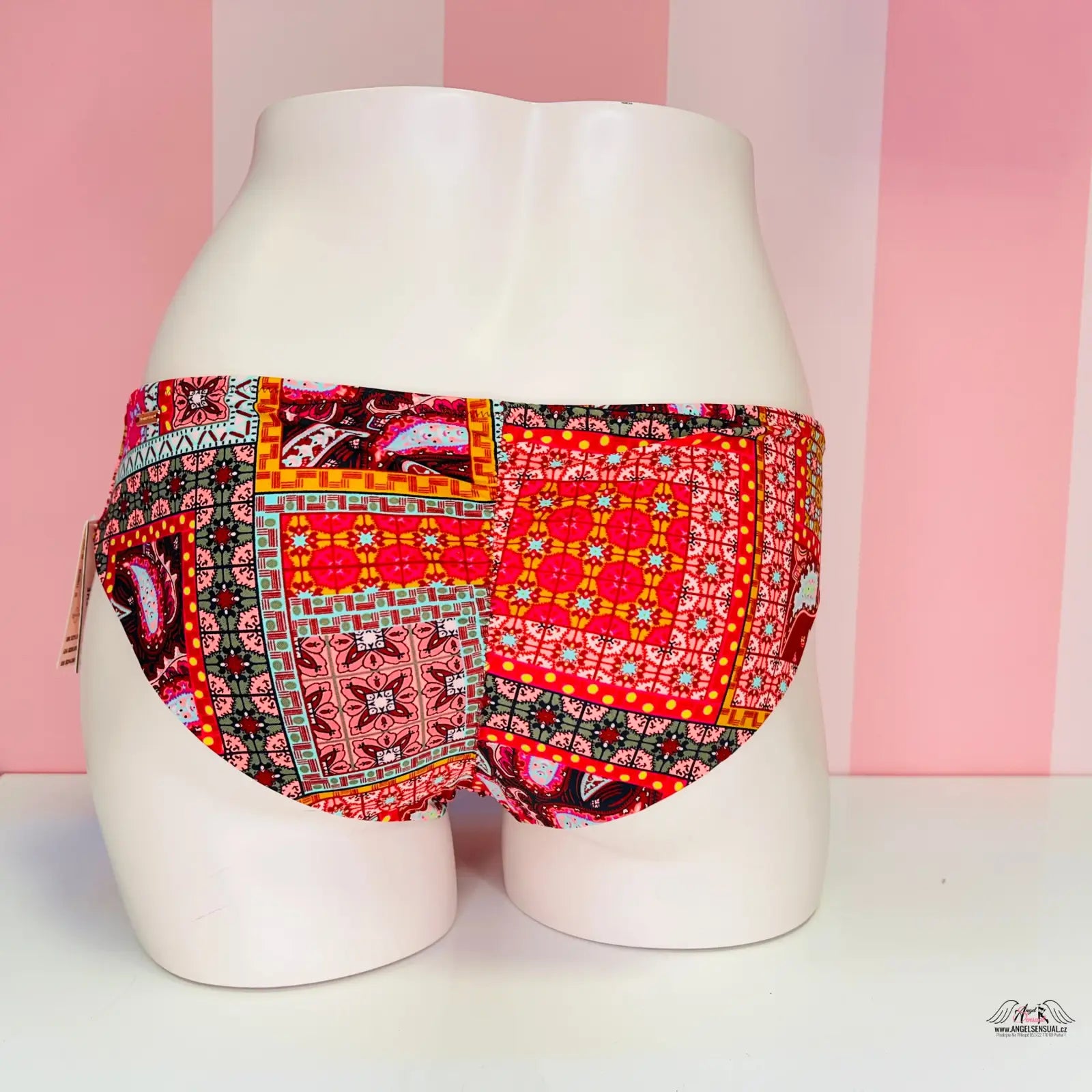 Red pestrobarevný elastický spodní díl plavek Victoria’s Secret Fabulous The Cheeky na bílé figuríně