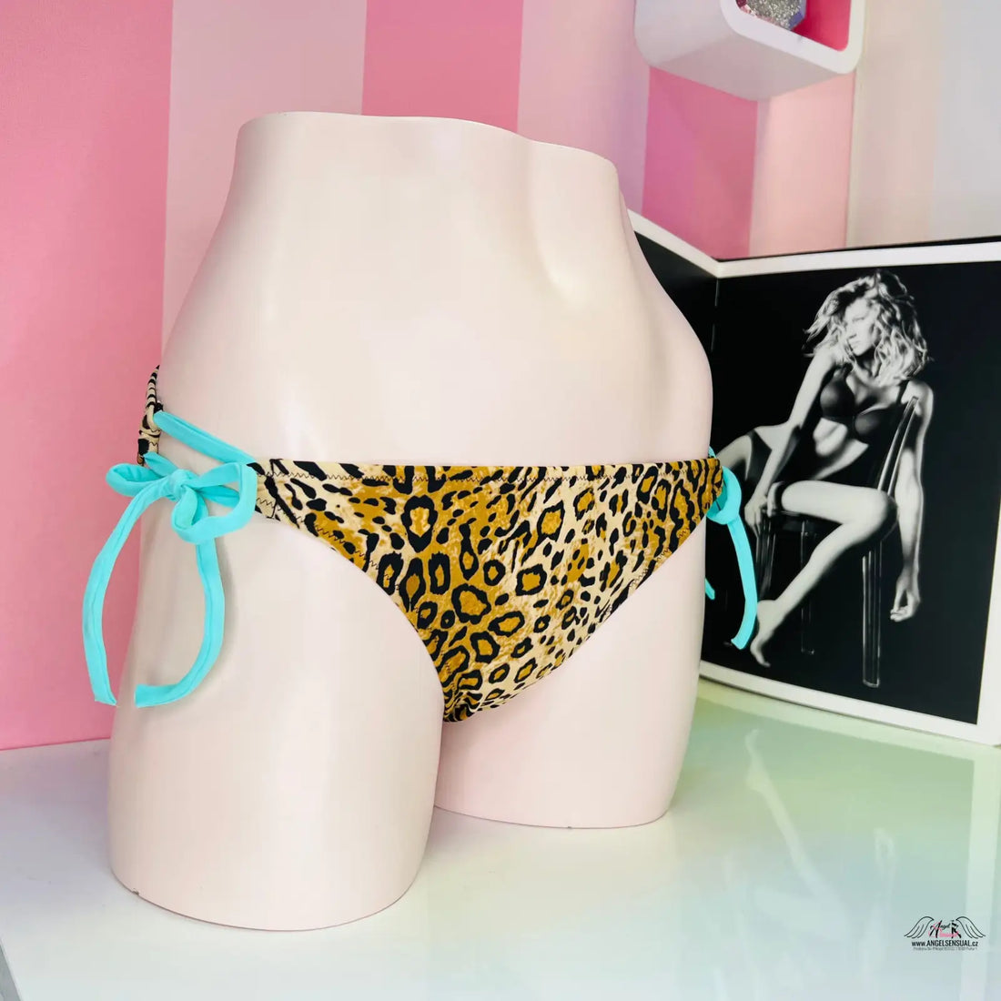 Leopard print spodní díl plavek Gepard s tyrkysovými stranovými šňůrkami