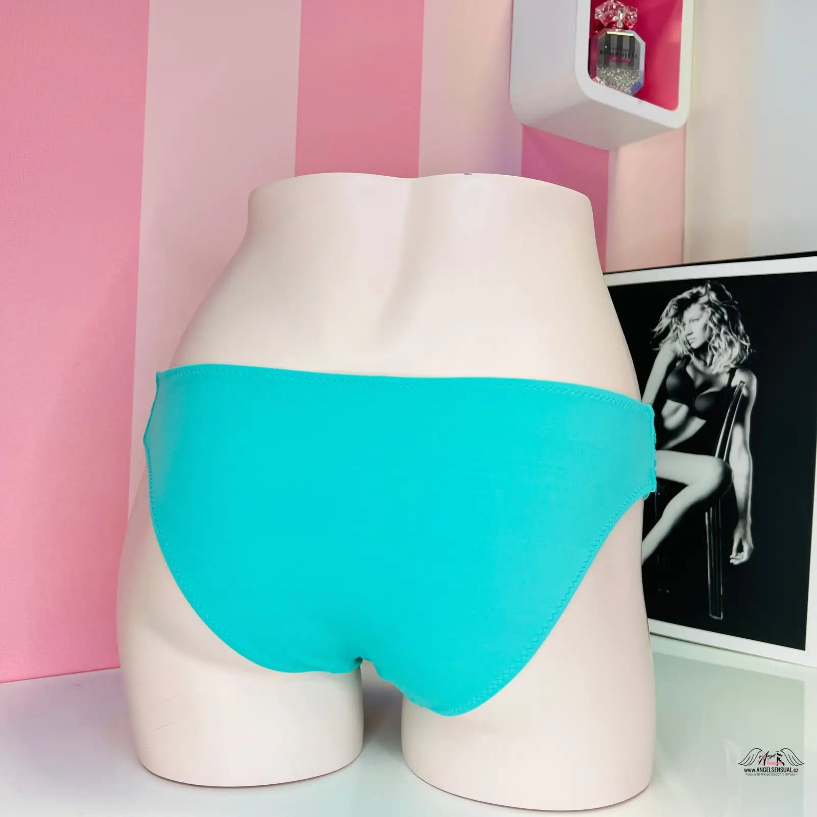 Bílý mannequin s turquoise spodní díl plavek Victoria’s Secret s kamínky a řasením
