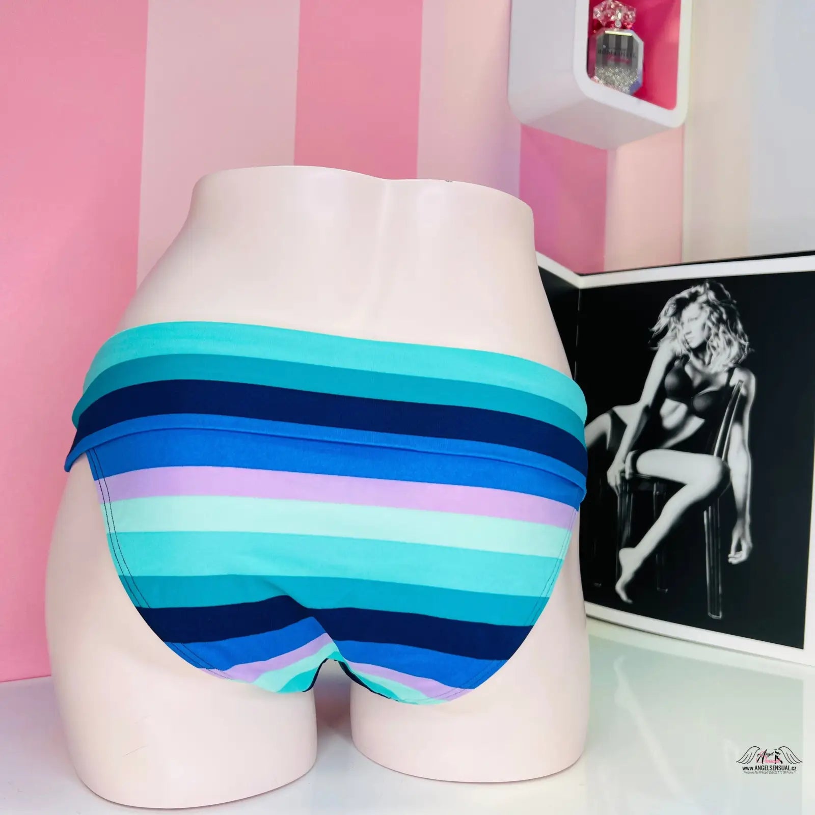Pruhovaný spodní díl plavek Victoria’s Secret na figuríně, modrý a tyrkysový