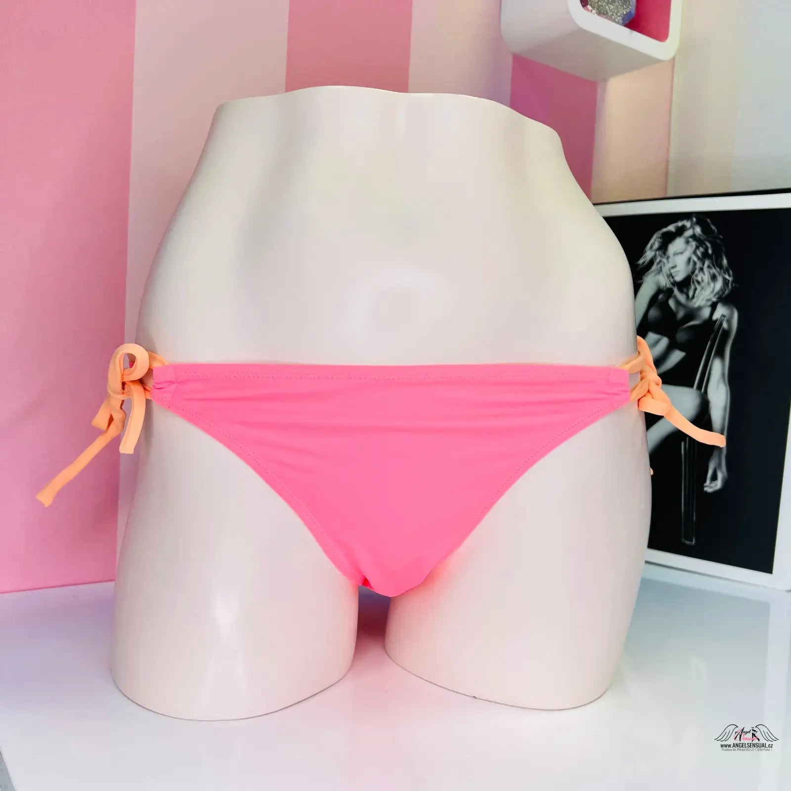 Elegantní spodní díl plavek Victoria’s Secret s růžovým bikini a oranžovými vázáním