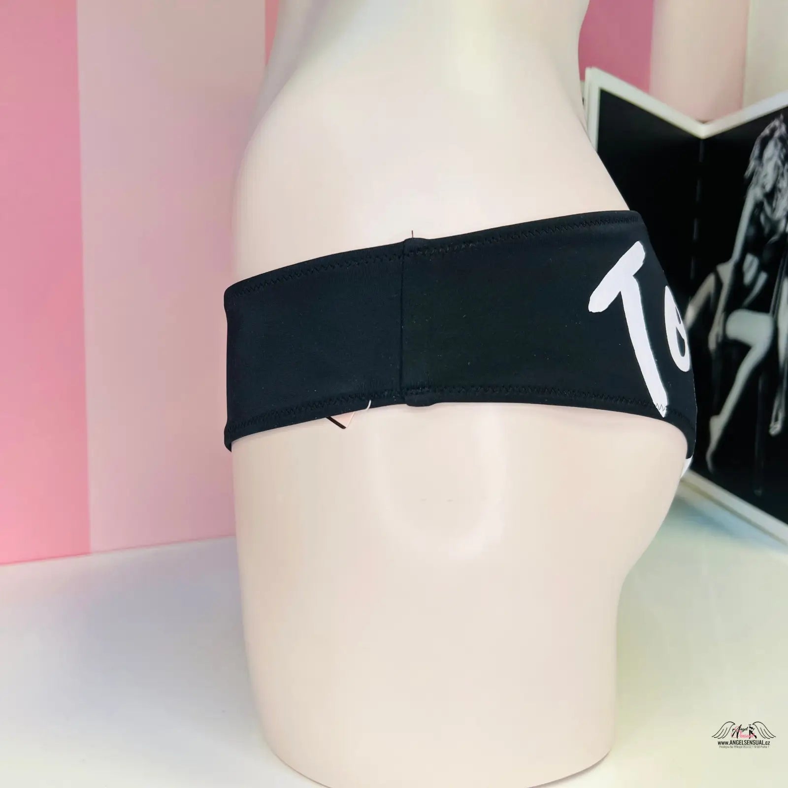 Black spodní díl plavek with white lettering from Victoria’s Secret Totally Beachin