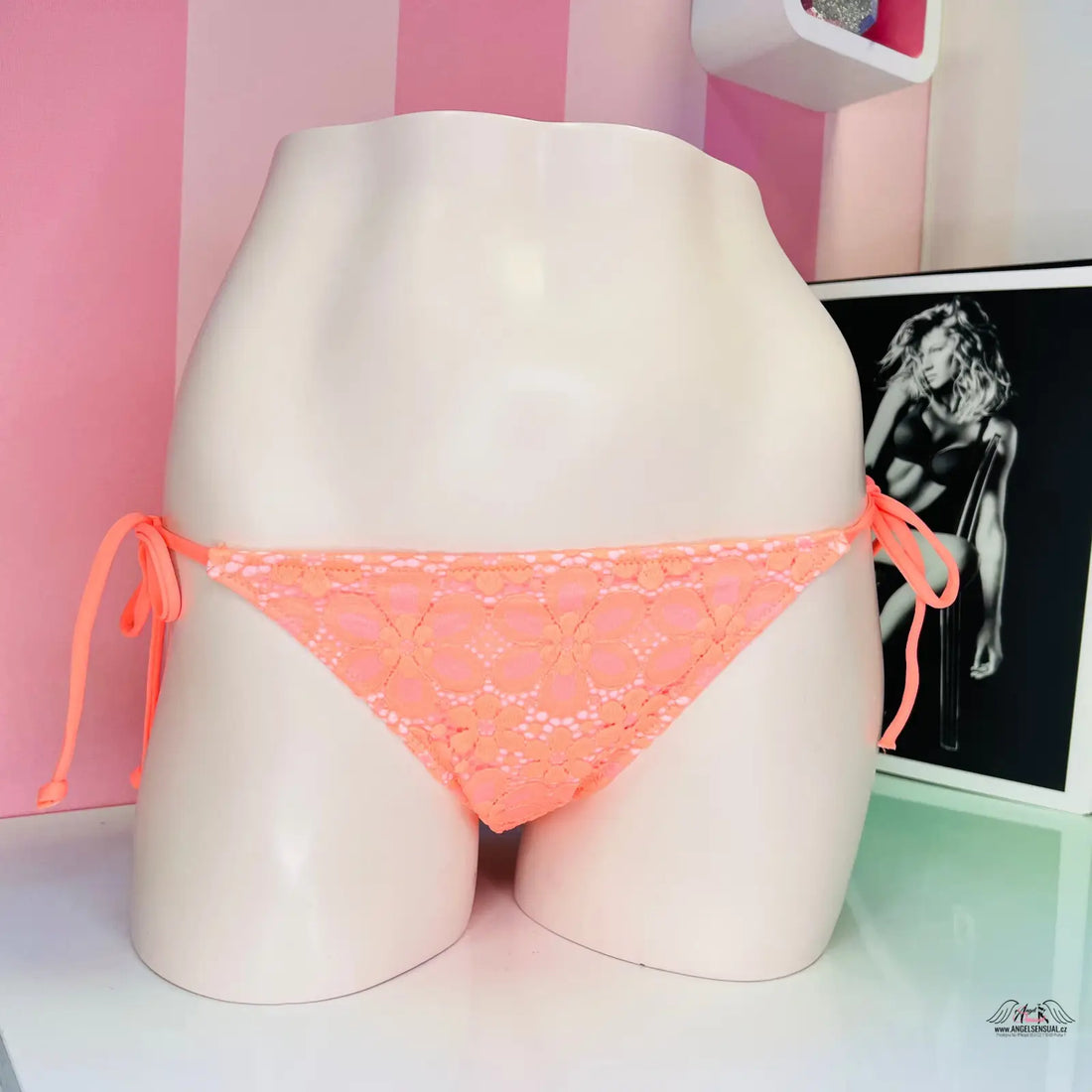 Krajkový spodní díl plavek Victoria’s Secret s vázáním a peach lace design