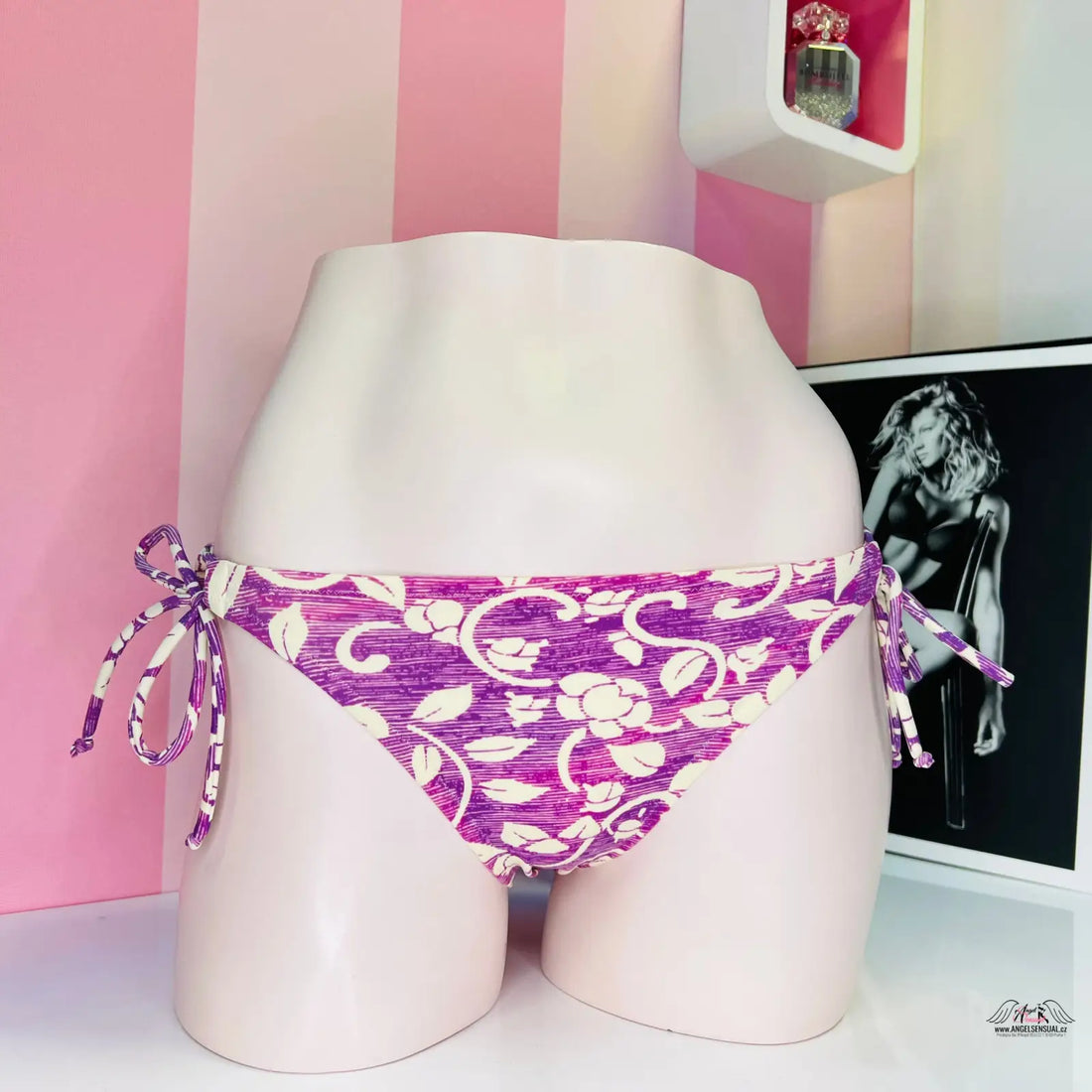 Stylový barevný spodní díl plavek Victoria’s Secret s květinovým vzorem