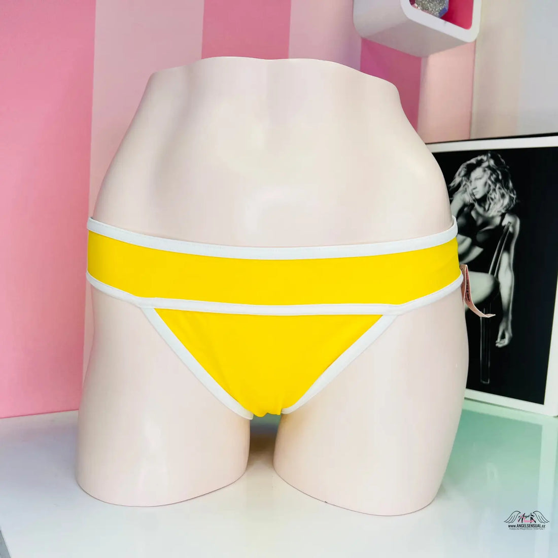 Luxusní spodní díl plavek se zlatou aplikací, žluté a bílé plavky Victoria’s Secret