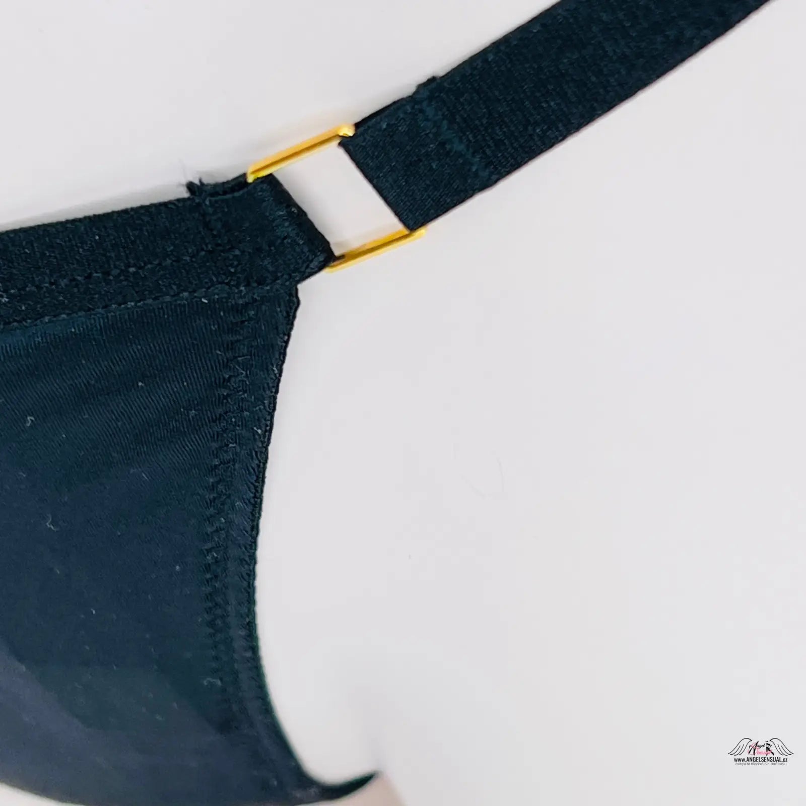 Černé sexy tanga v-string s zlatým hardware od Victoria’s Secret, velmi sexy tanga