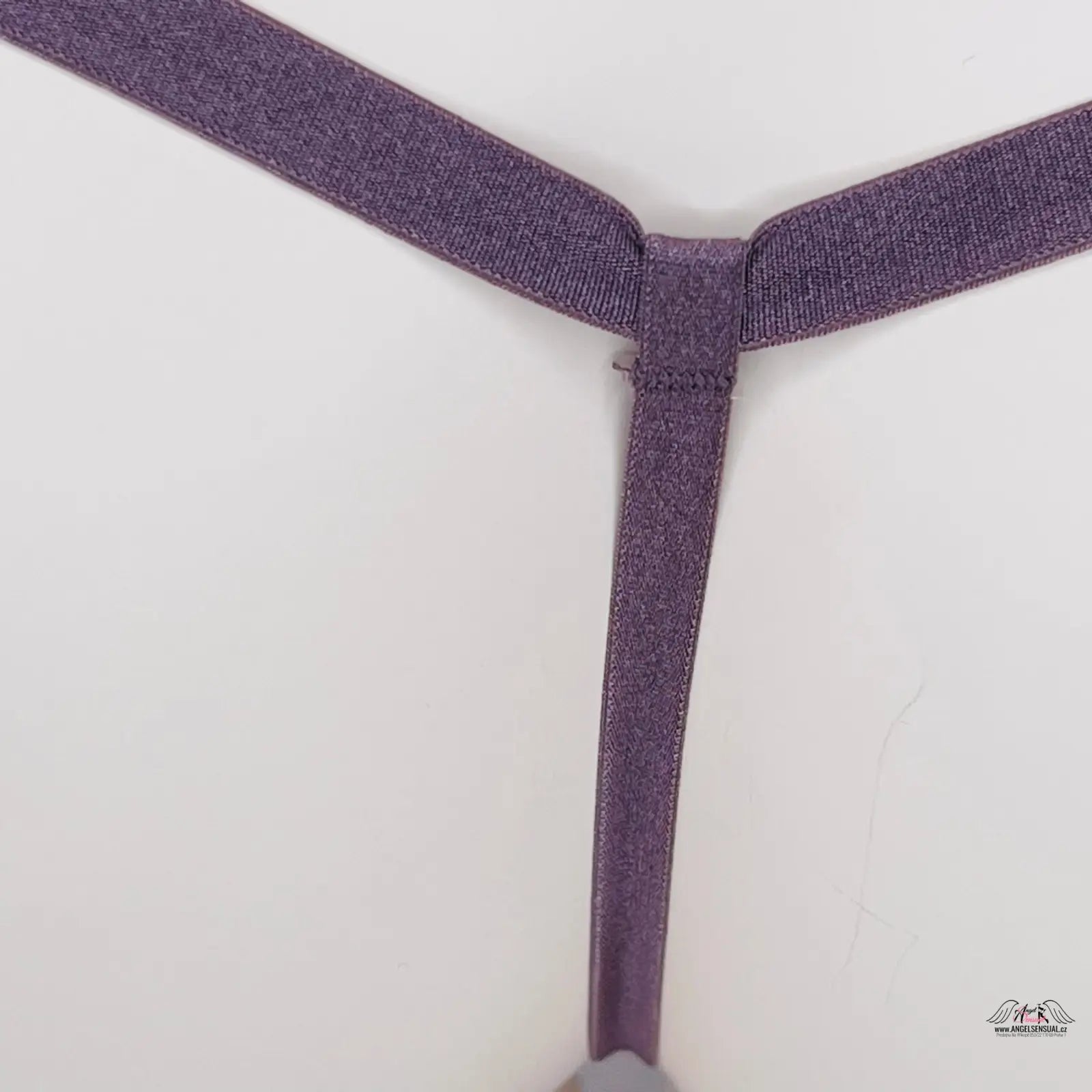 Purple bra straps na velmi sexy tanga Victoria’s Secret String Tanga Více Barev