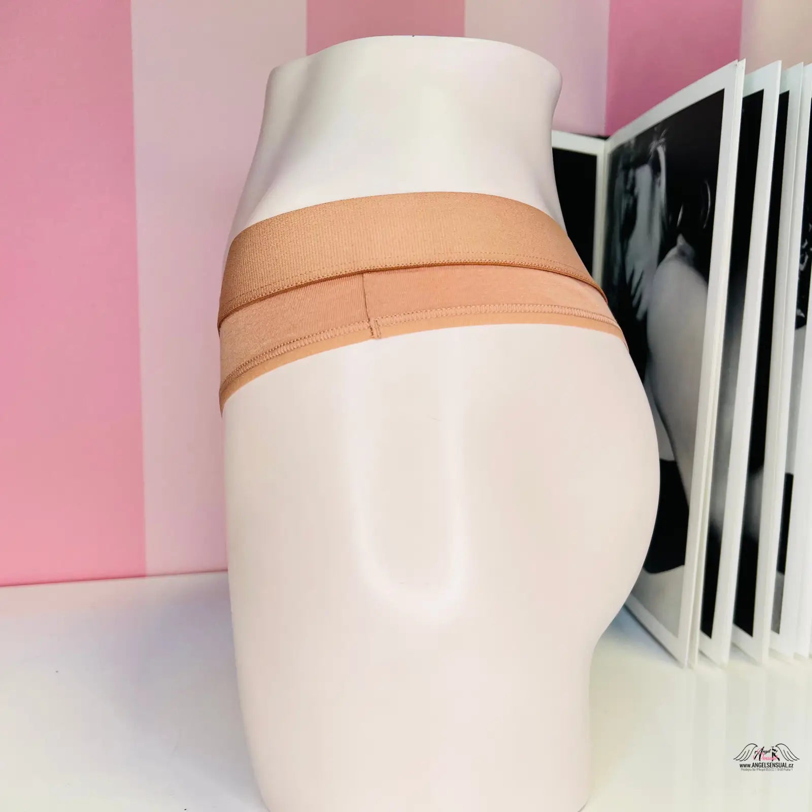 Mannequin s tělové tanga Victoria’s Secret Tanga Clasic s mírně vyšší elasticitou