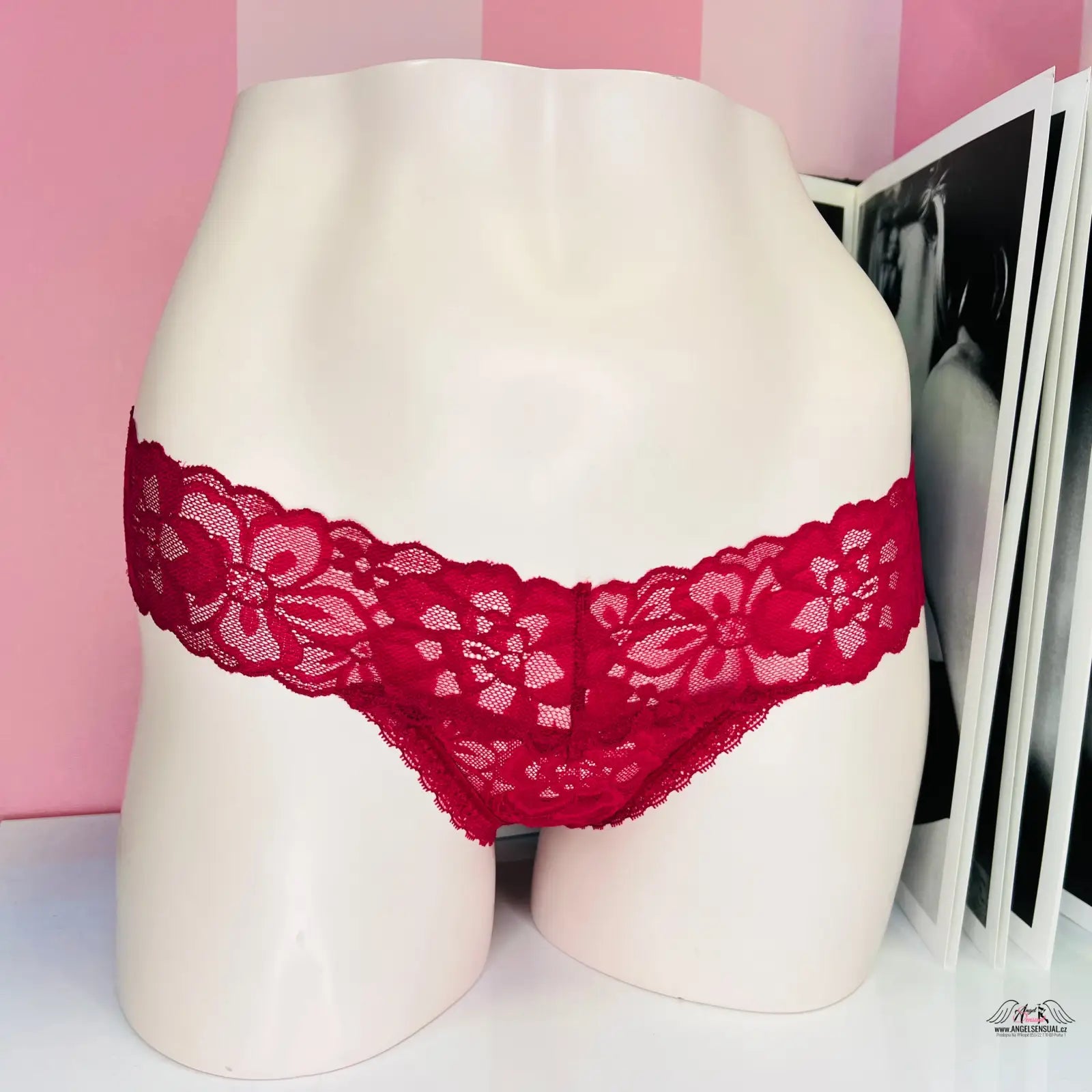 Krajkové tanga s ozdobným šněrováním a detailní přední stranou, Victoria’s Secret