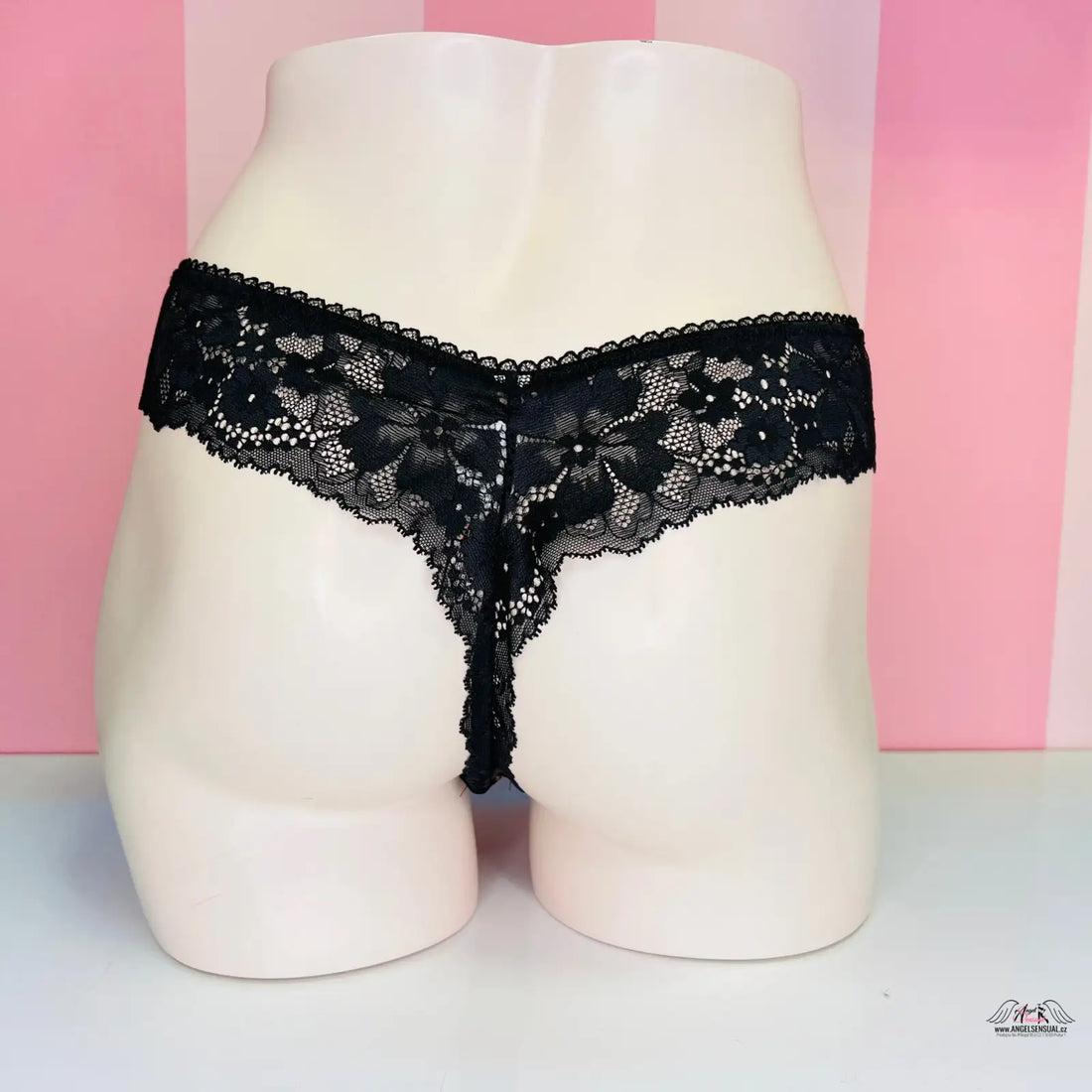 Black lace thong underwear Victoria’s Secret Tanga Krajkové na mannequin formu