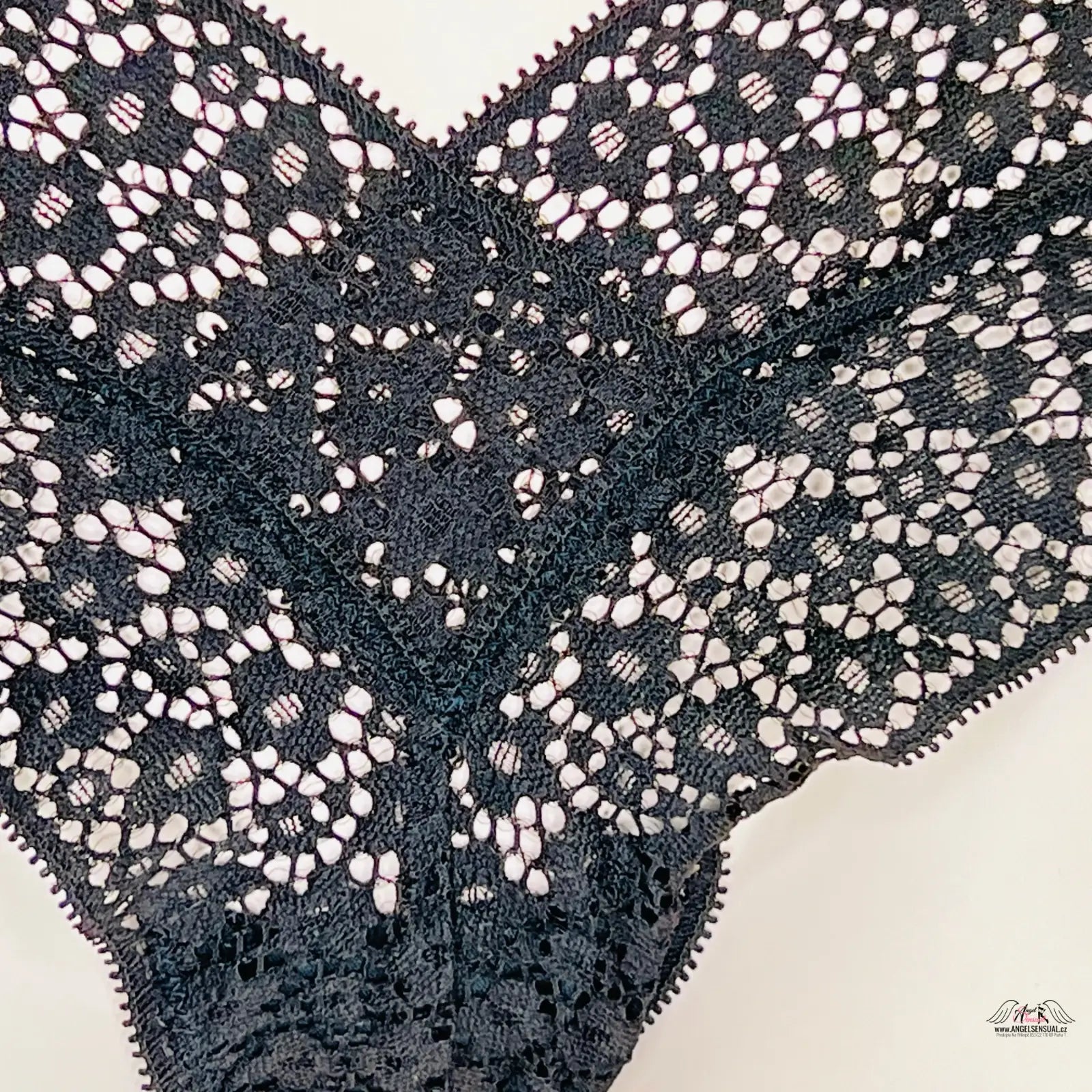 Svůdná černá krajková šála z kolekce Victoria’s Secret Tanga Krajkové