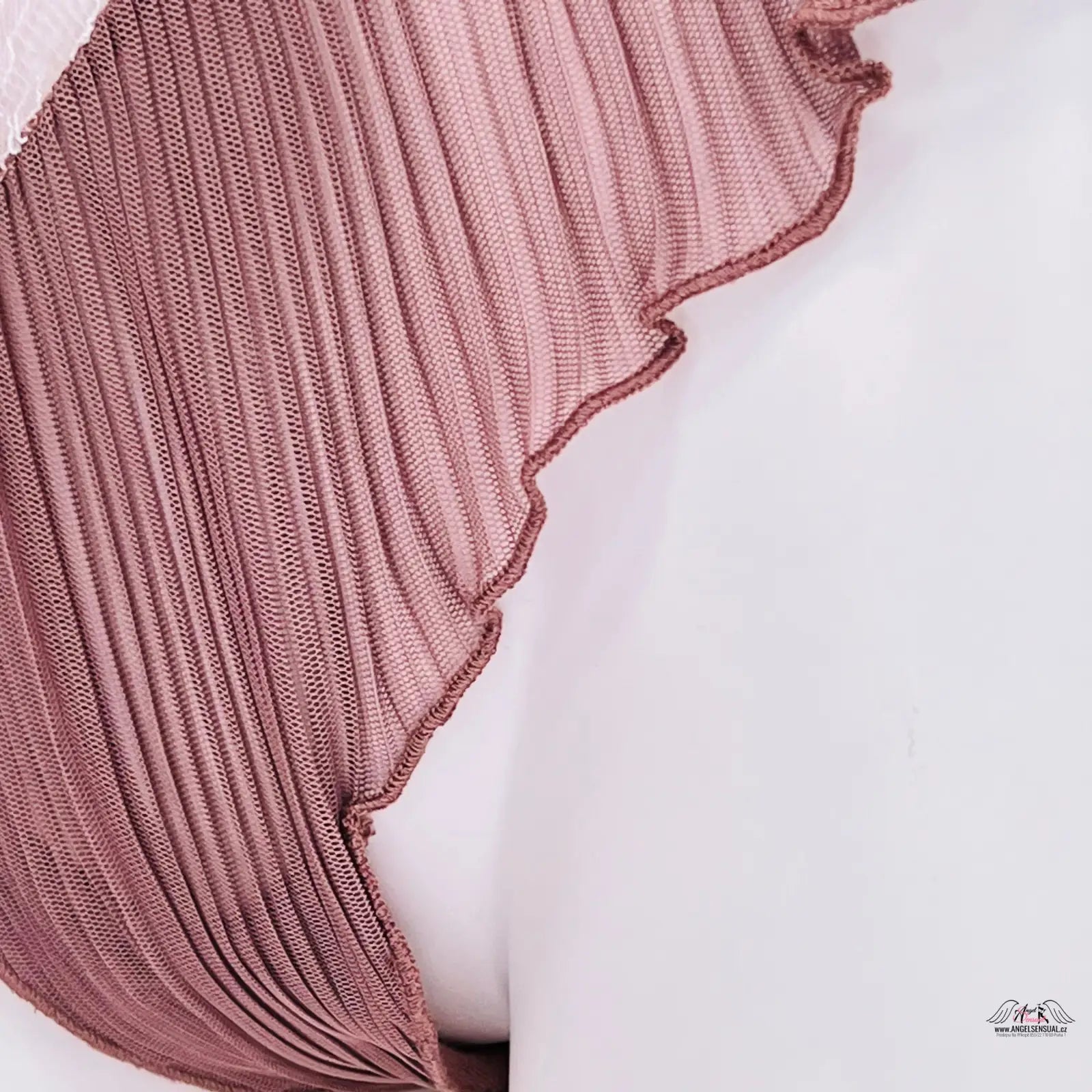 Dusty pink jemná tanga s volánky a scalloped okrajem z lehkého materiálu Victoria’s Secret
