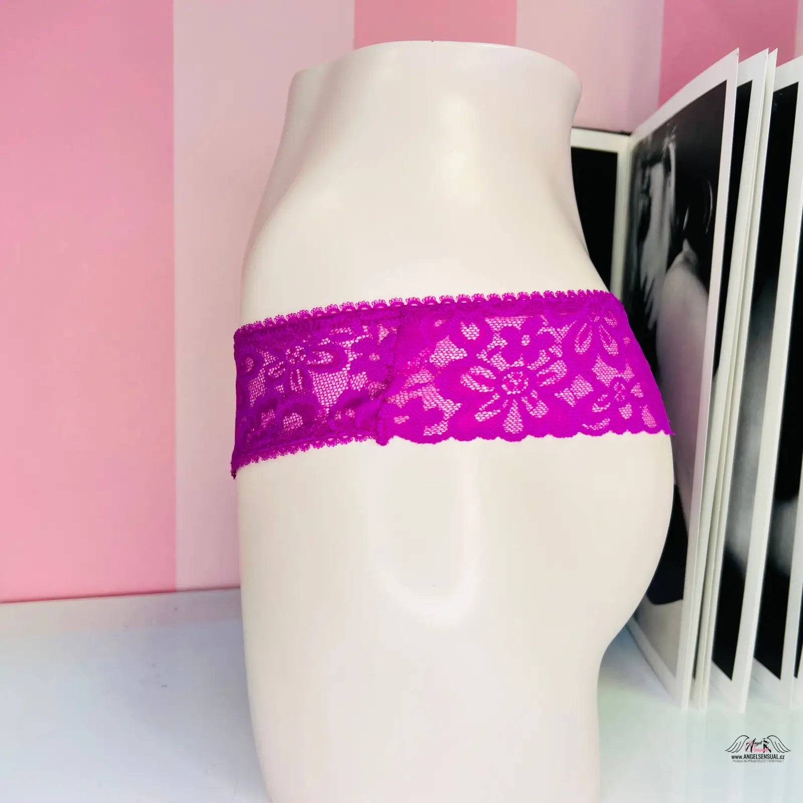 Purple floral lace underwear Victoria’s Secret Tanga Krajkové s ozdobným šněrováním na přední straně