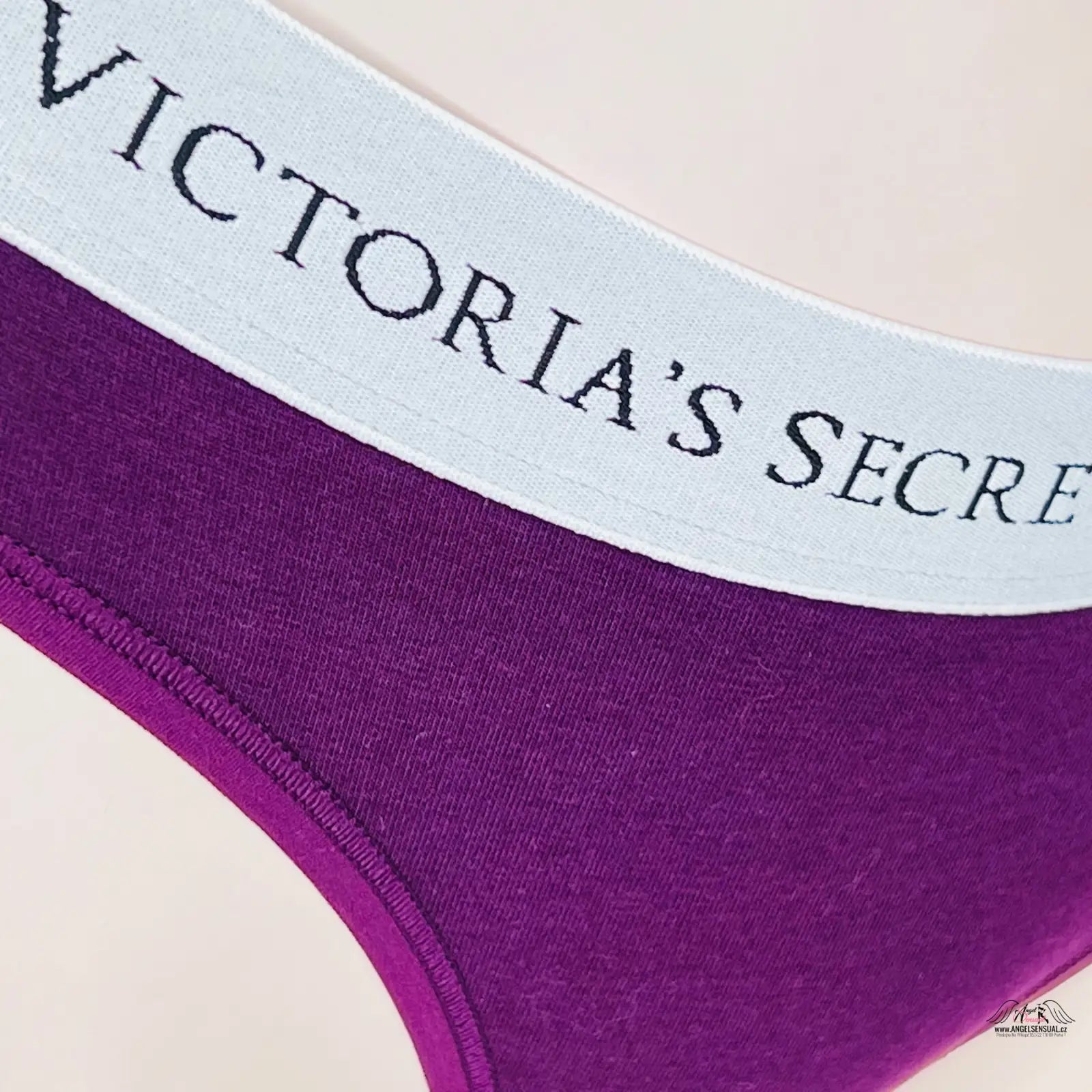 Victoria’s Secret tanga s vyšším elastickým pasem, fialové s bílým pasem s logem