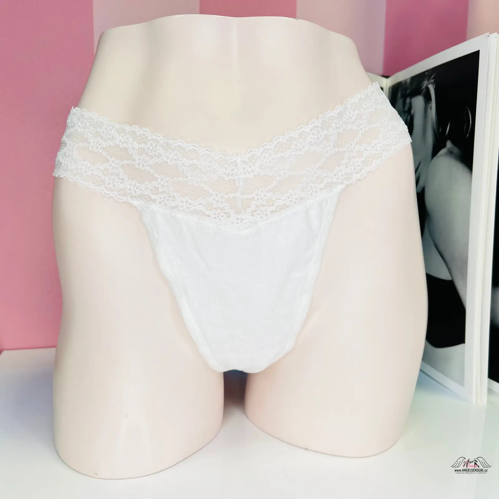 Stylová bavlněná tanga s širokým krajkovým lemem v produktu Victoria’s Secret Tanga s Krajkou Více Barev