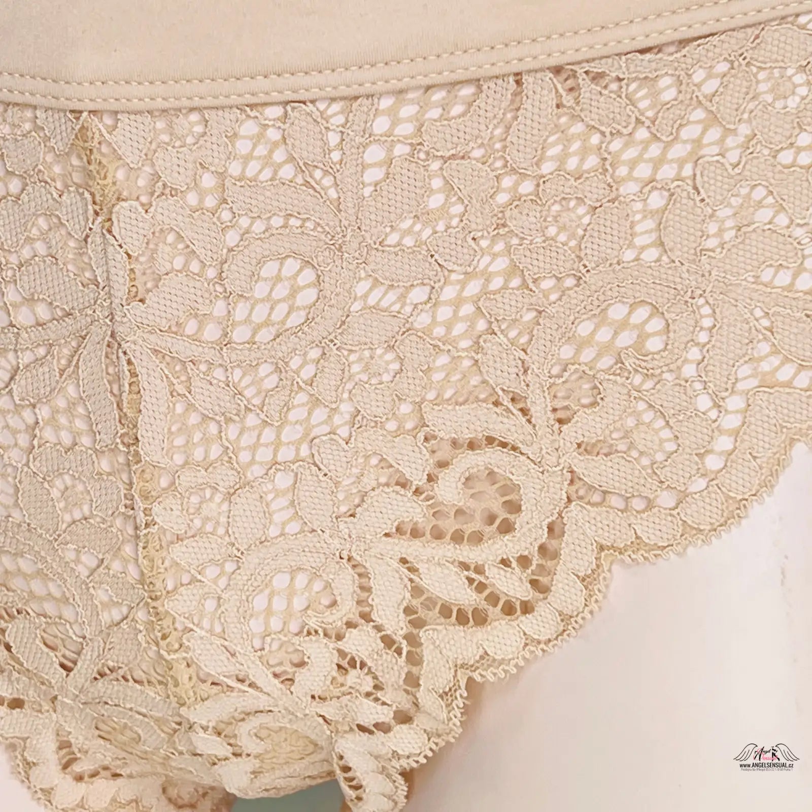 Beige krajkové tanga Victoria’s Secret s hebkou gumou, elegantní krajkové tanga