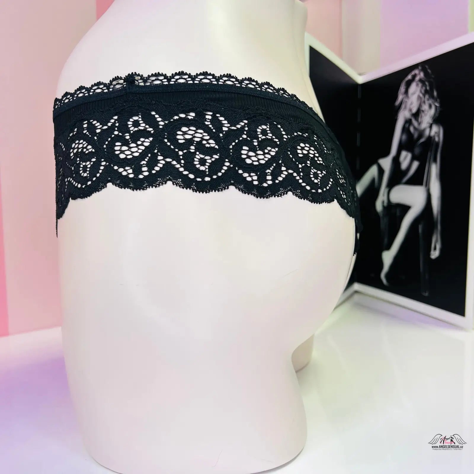 Black lace headband with white flowers featuring ozdobnou krajkou and krajkovým lemováním, apparel & accessories