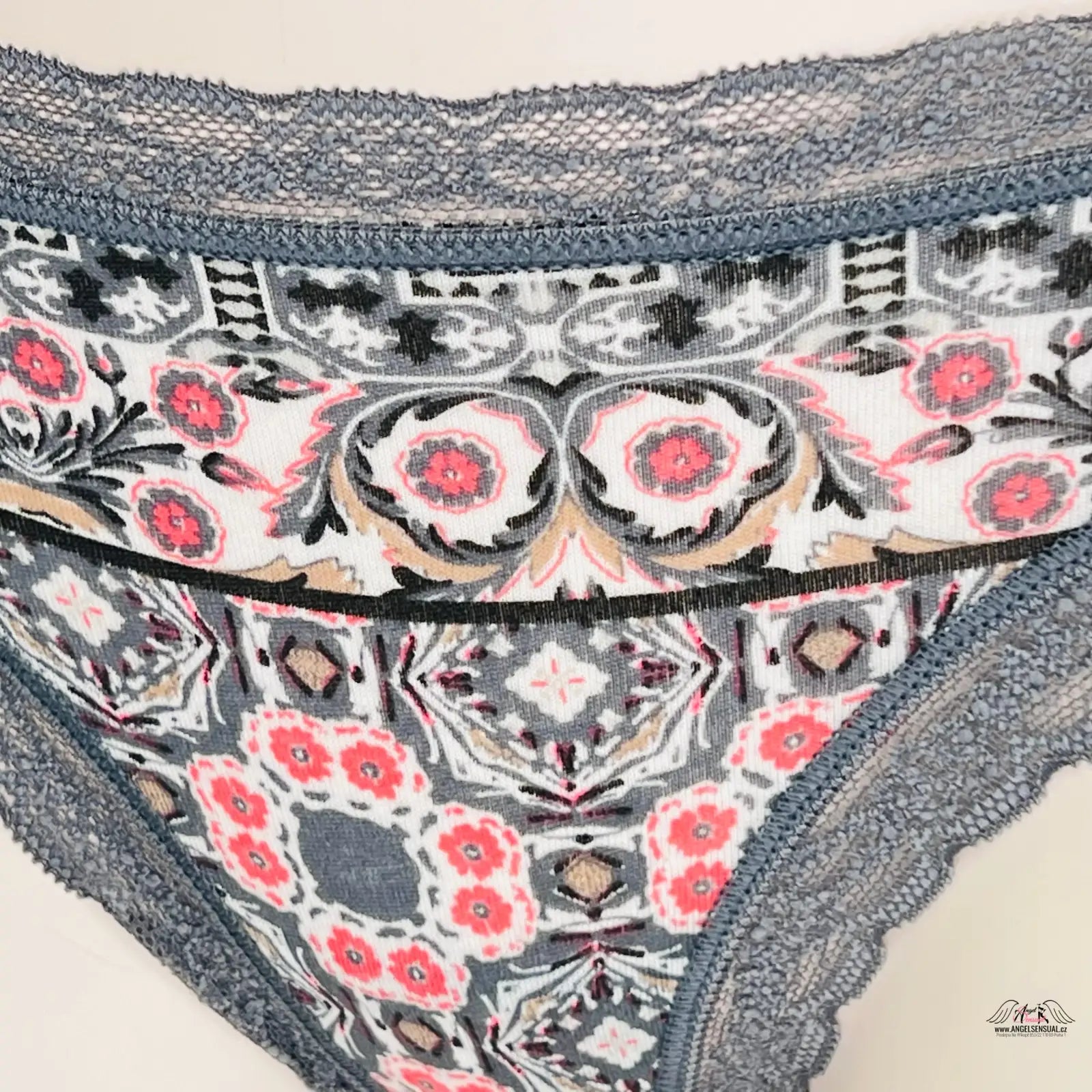 Floral patterned women’s underwear Victoria’s Secret Tanga s Krajkou s jemnou krajkou kolem obvodu