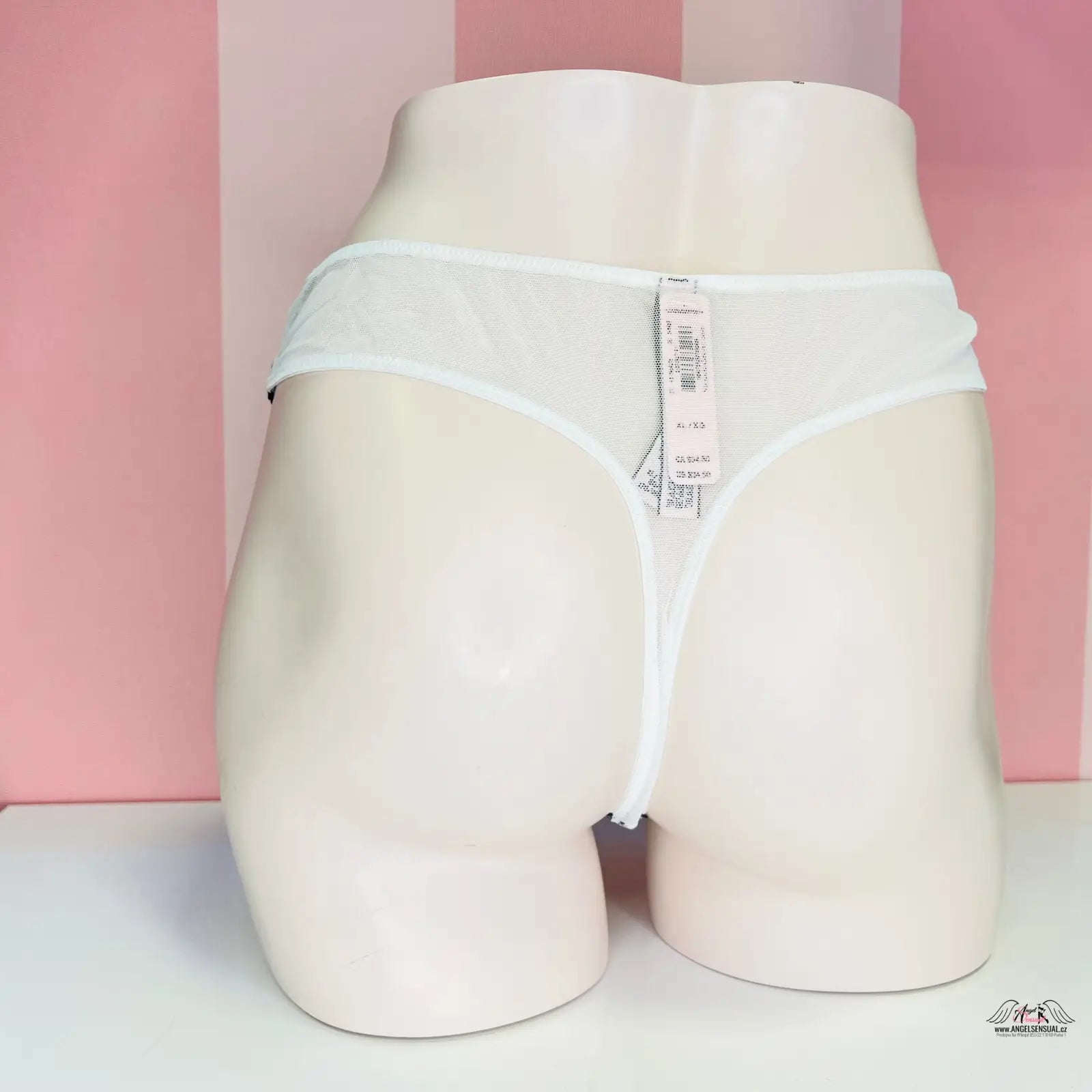 Velice příjemné bílé bavlněné tanga s krajkovou aplikací na figuríně