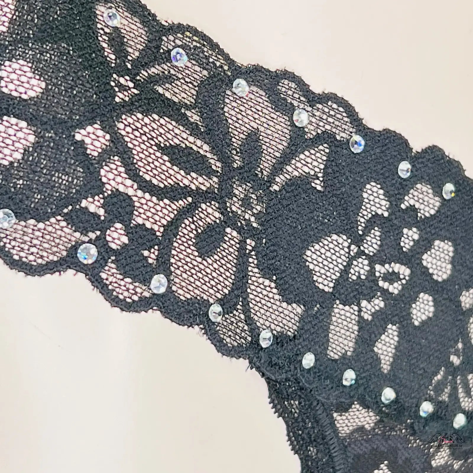 Krajkové tanga s motivem květin a ozdobnými kamínky, Victoria’s Secret Tanga