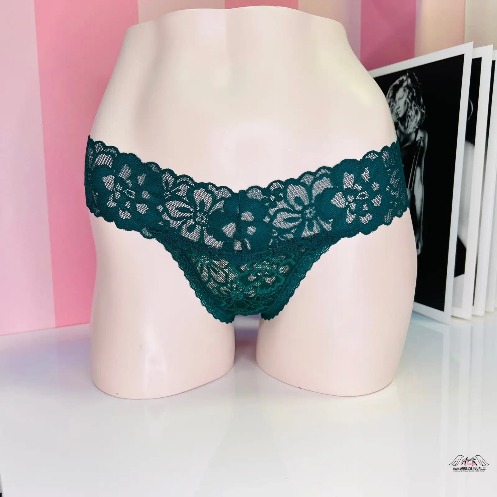 Krajkové tanga Victoria’s Secret s květinovým vzorem a zeleným designem