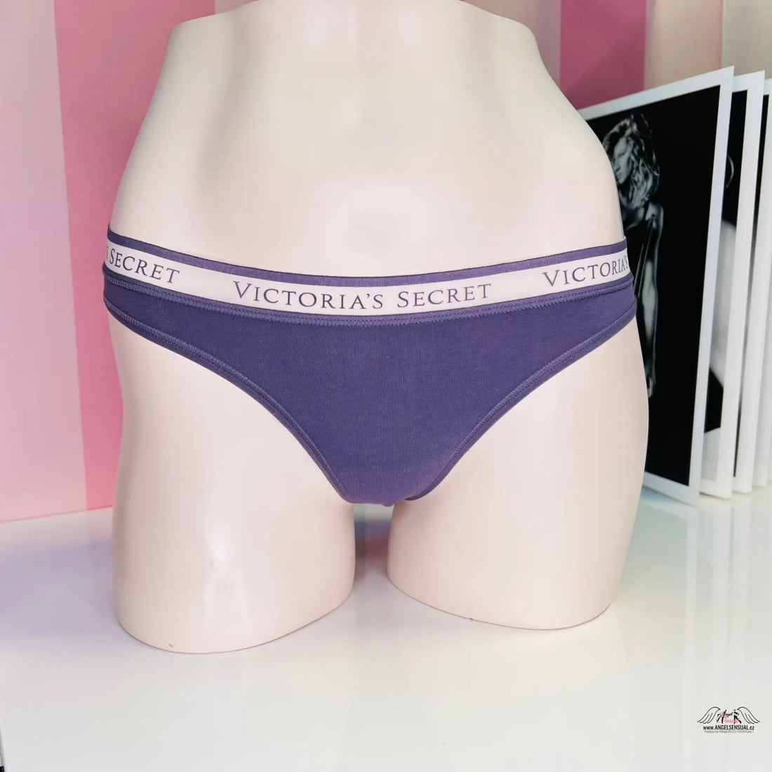 Fialové Victoria’s Secret tanga s ozdobnou gumou a nápisem, elastická značka